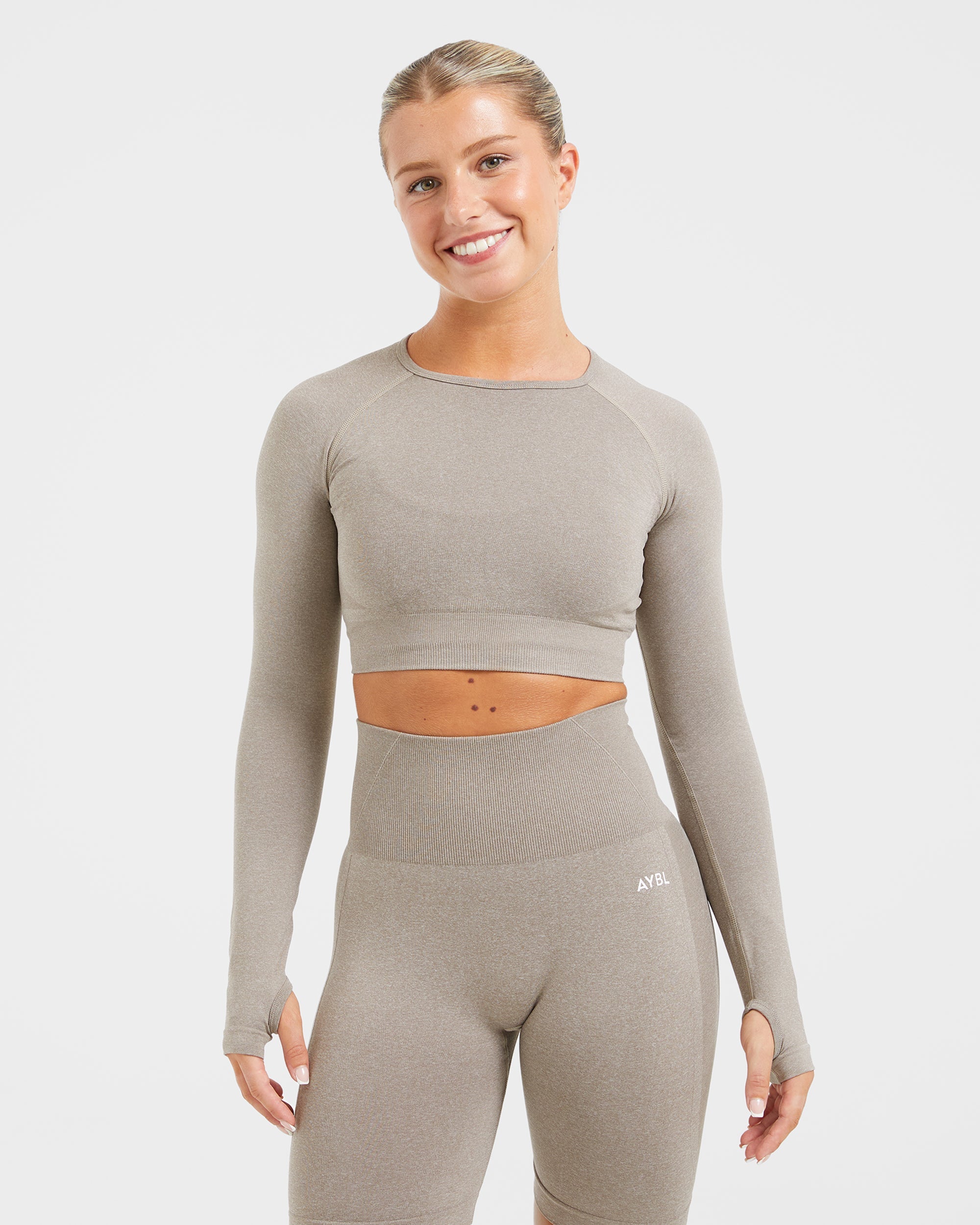 Nahtloses, langärmliges Crop-Top „Empower“ – Taupe meliert