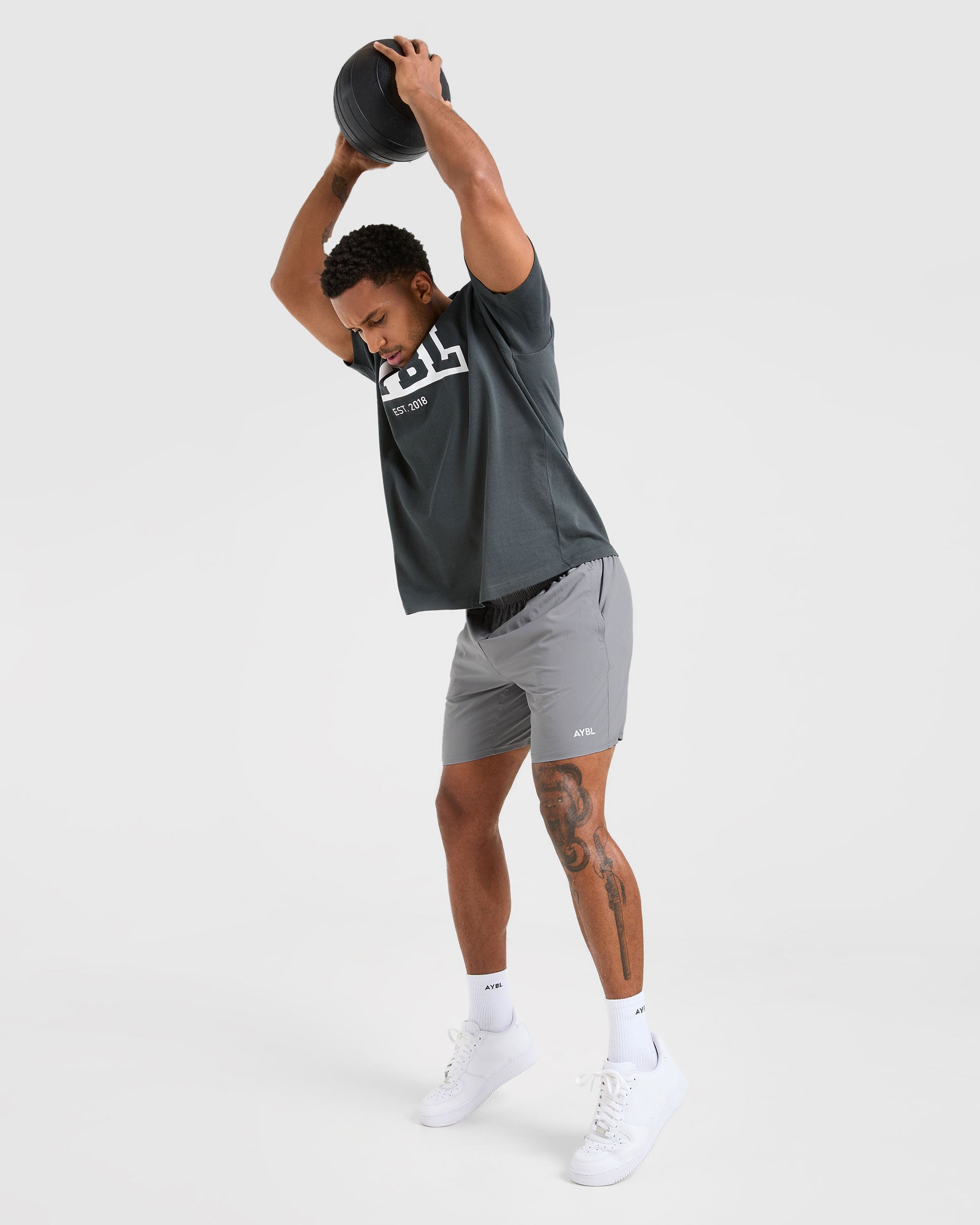 Core 7" Shorts – Grau