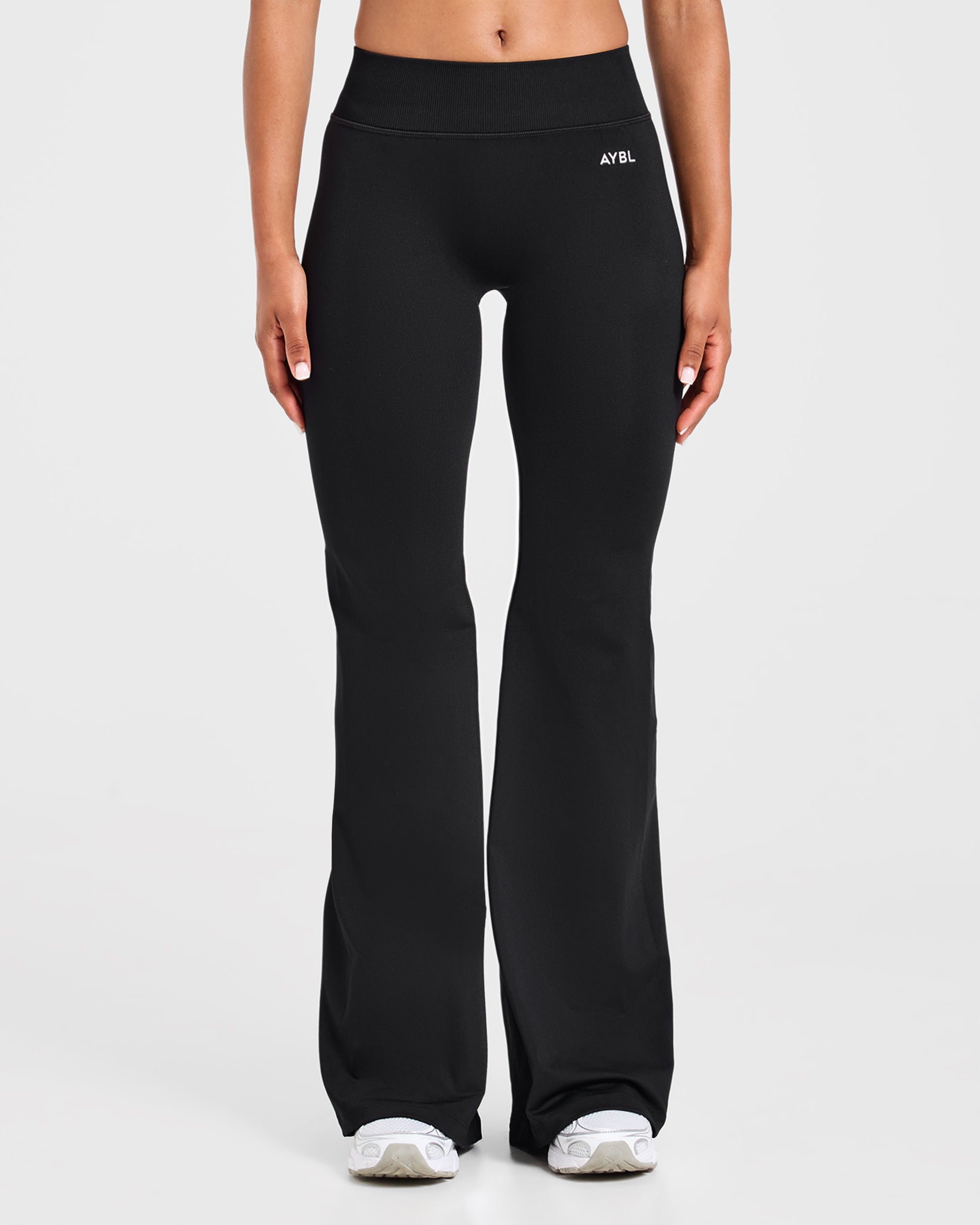 Enhance Seamless Flared Leggings - Black