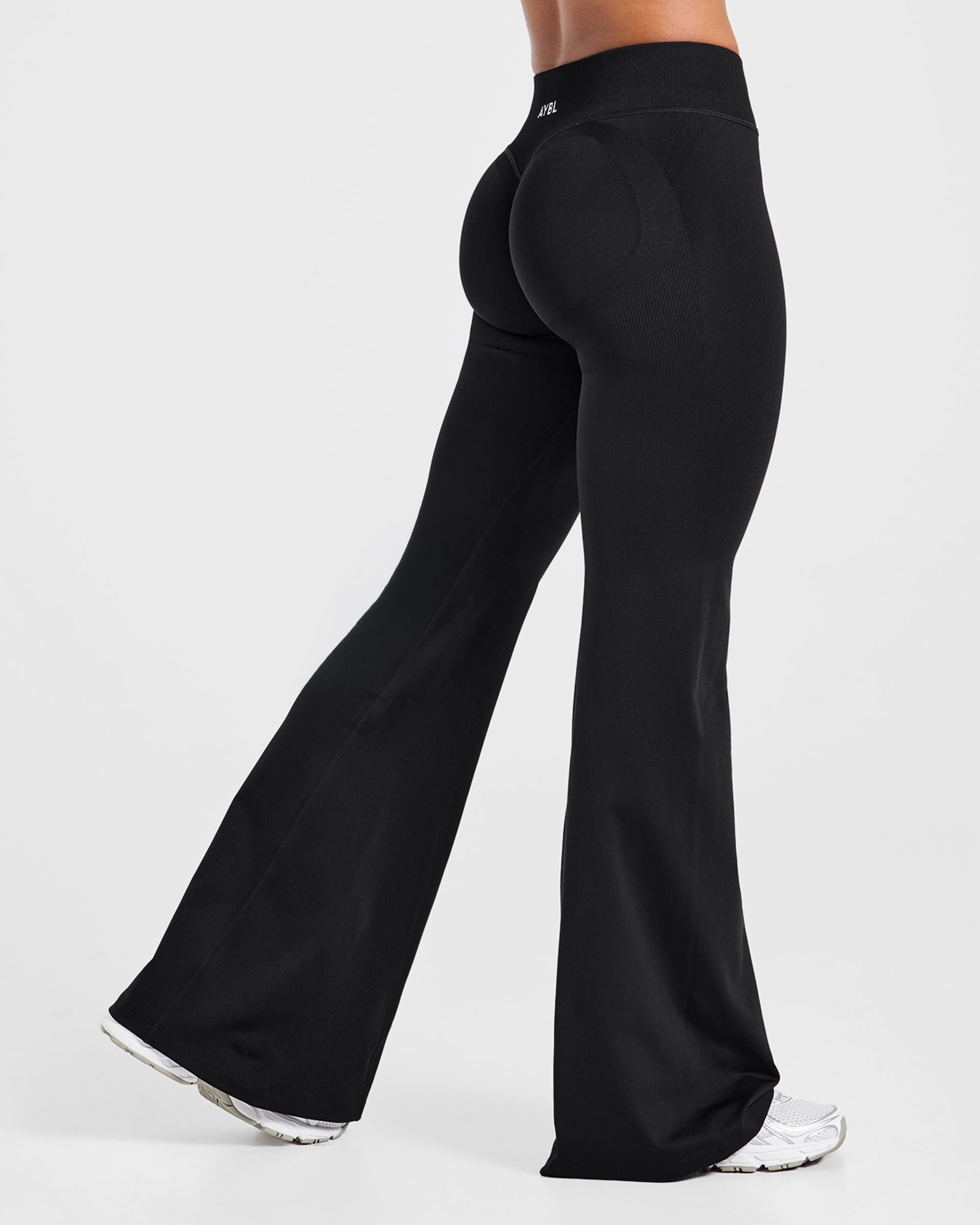 Adapt Seamless Flared Leggings - Black