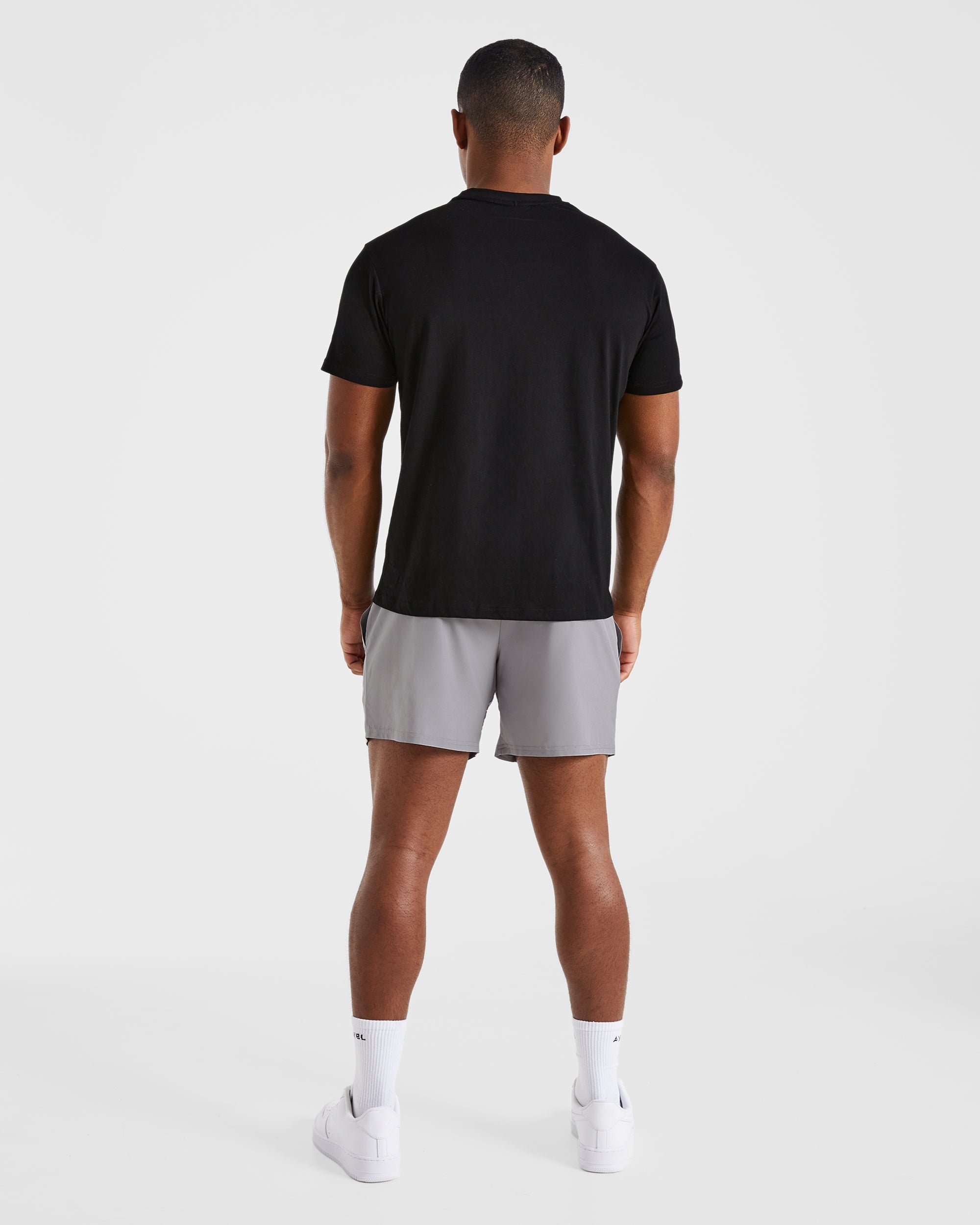 Core 5" Shorts – Grau