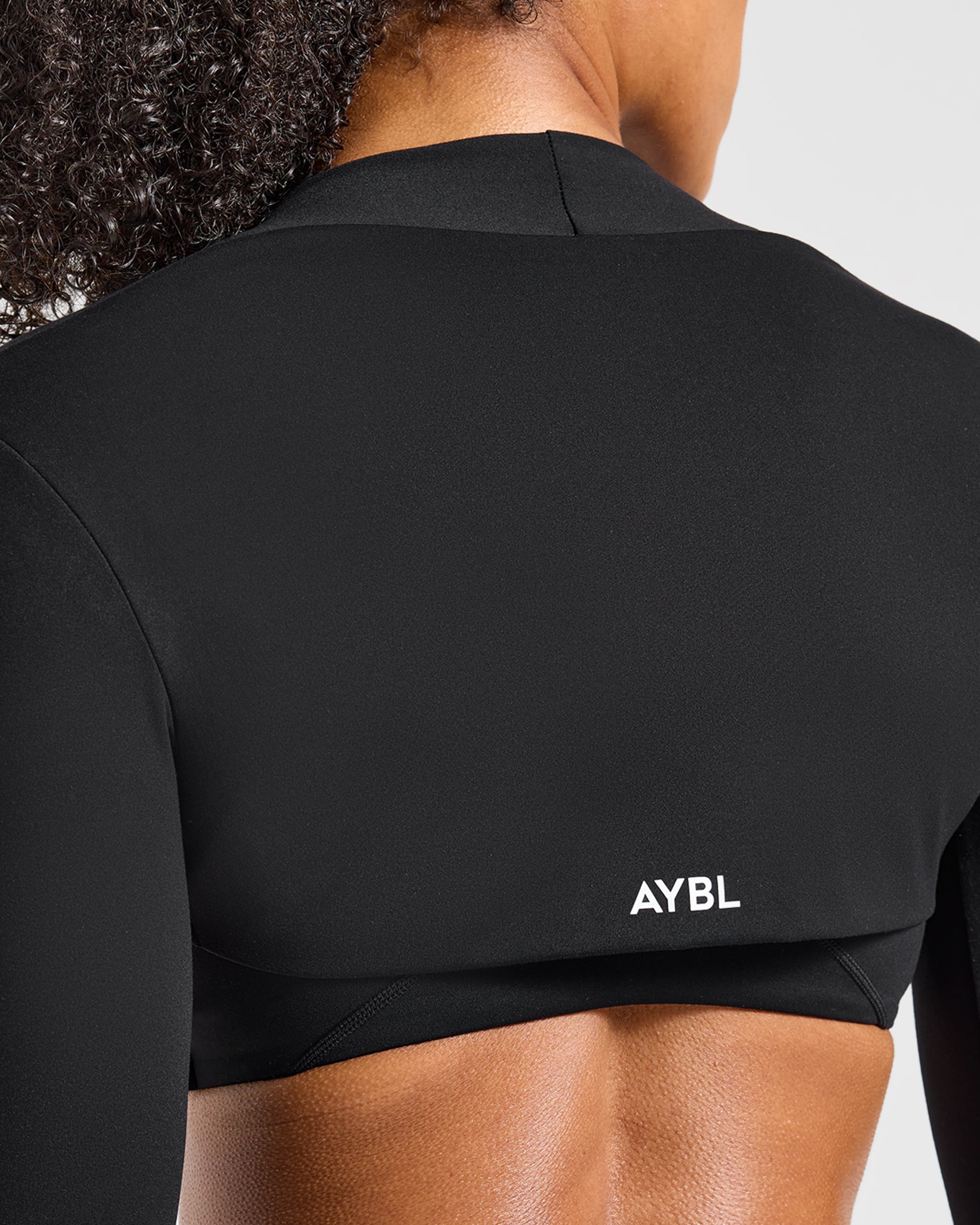 Engage Shrug - Black