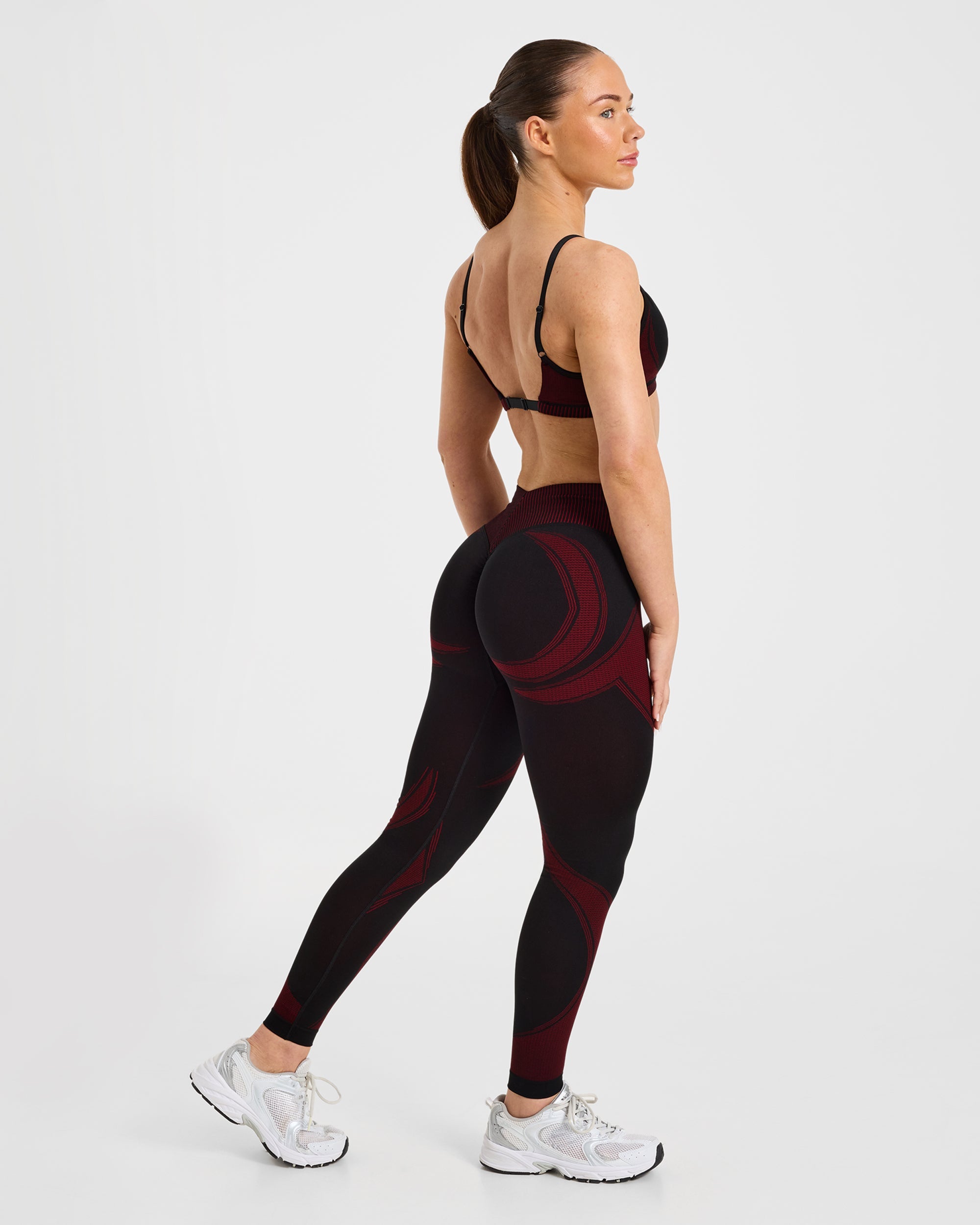 Charge Seamless Sports Bra - Black/Red