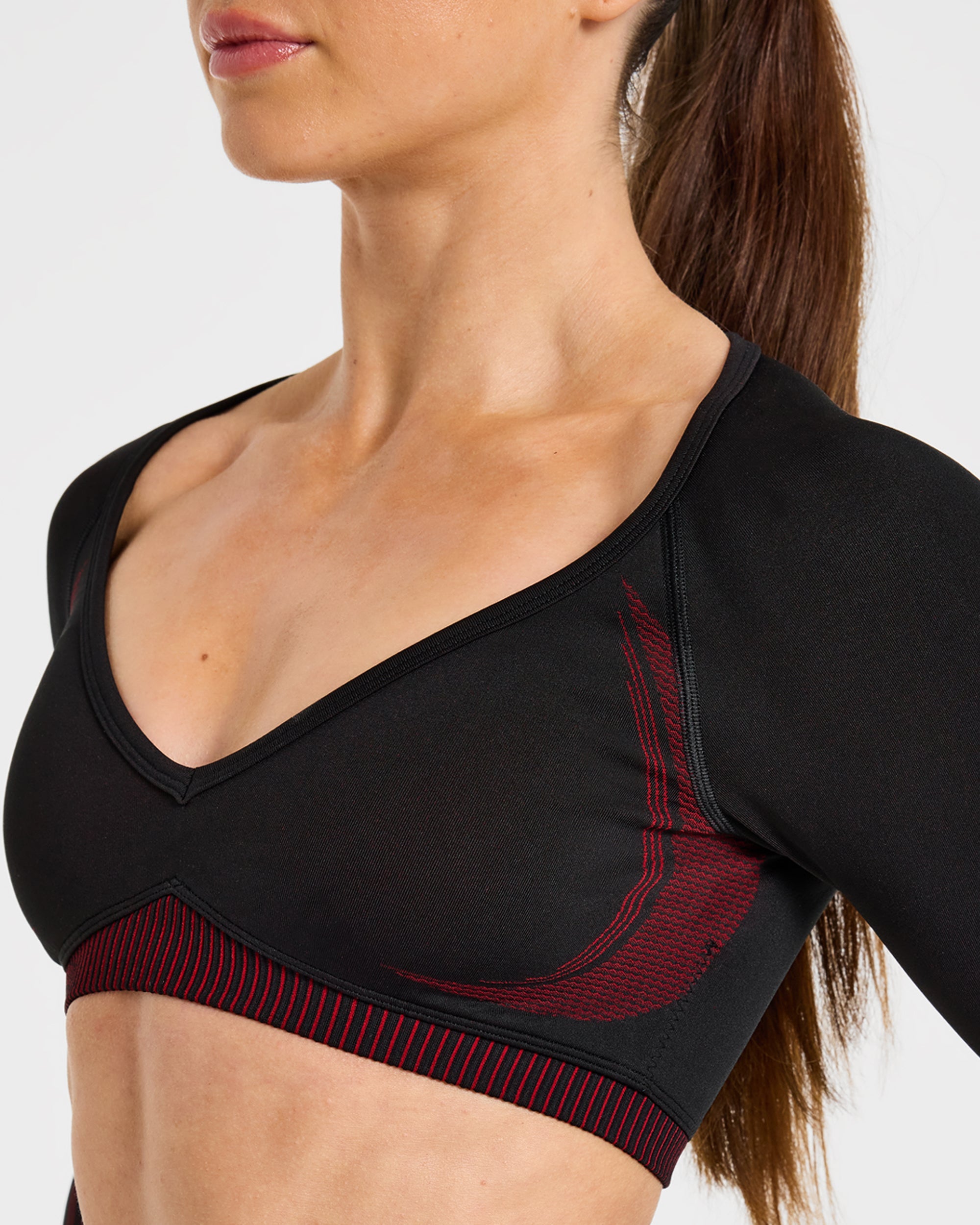 Charge Seamless Long Sleeve Crop Top - Black/Red