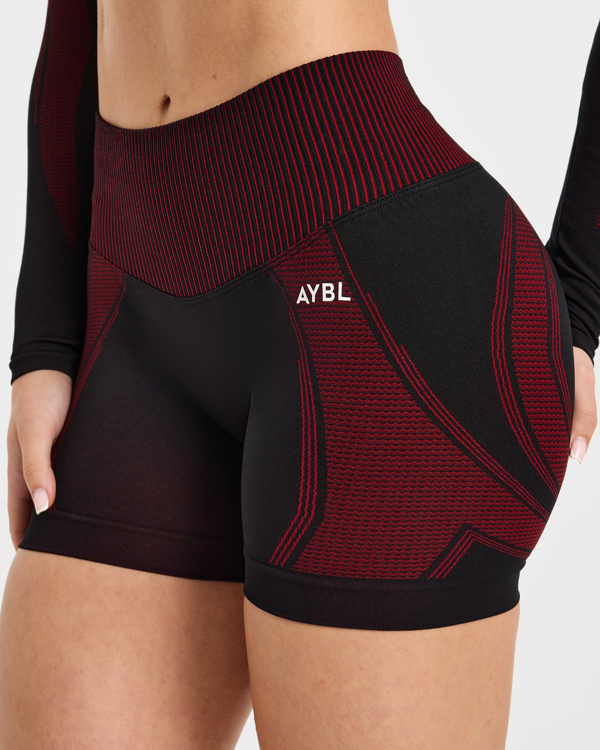 Charge Seamless Shorts - Black/Red