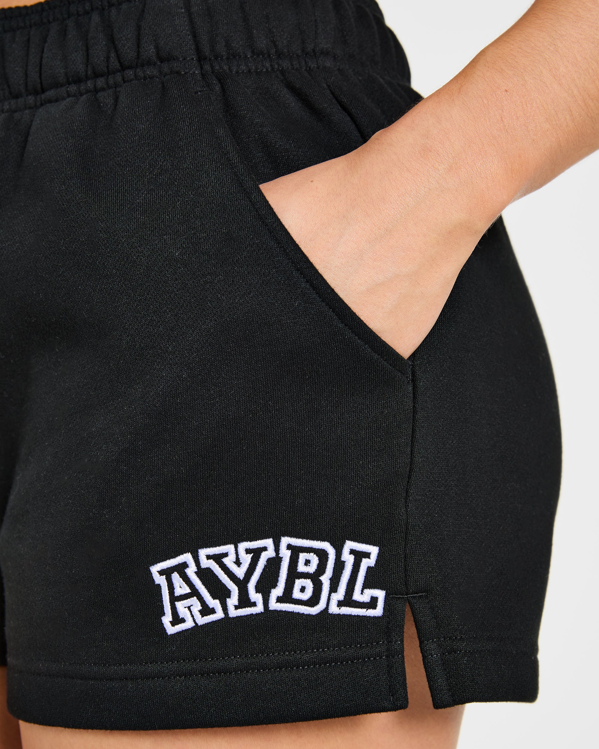 Varsity 2.0 Oversized Shorts - Black