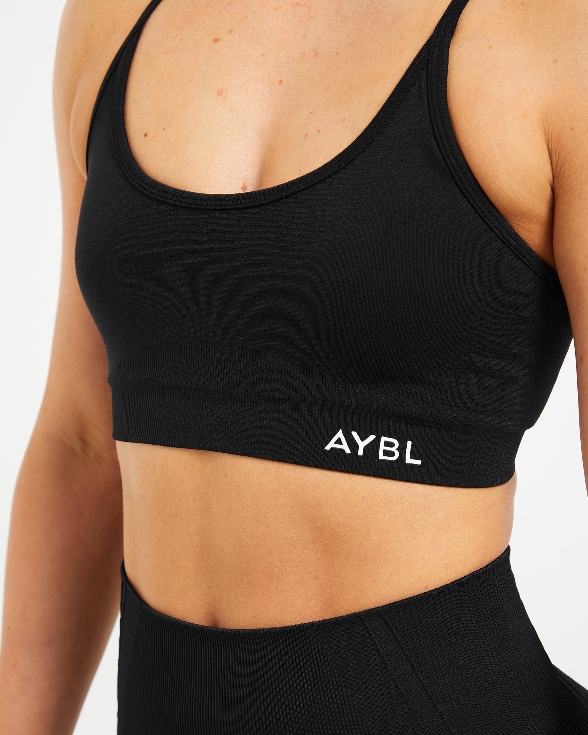 Essential Seamless V Neck Sports Bra - Black