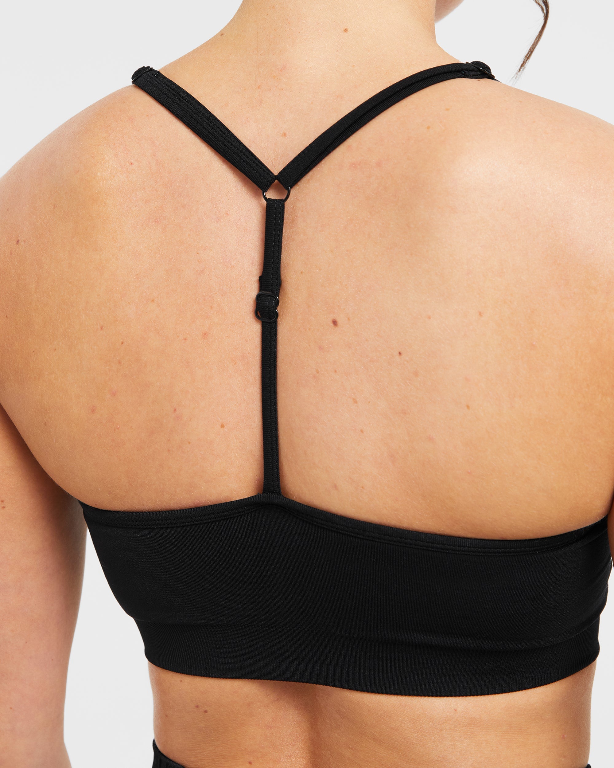 Essential Seamless V Neck Sports Bra - Black