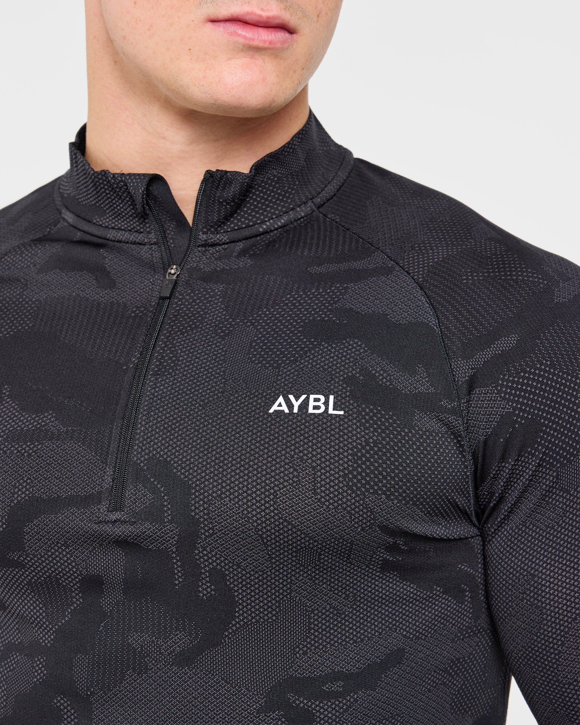 Camo Seamless 1/4 Zip Pullover - Black