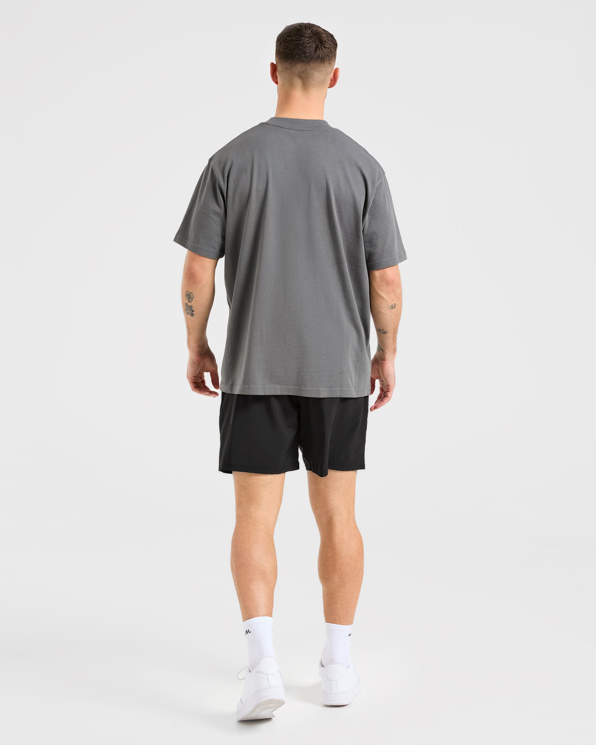 Core 7" Shorts – Schwarz