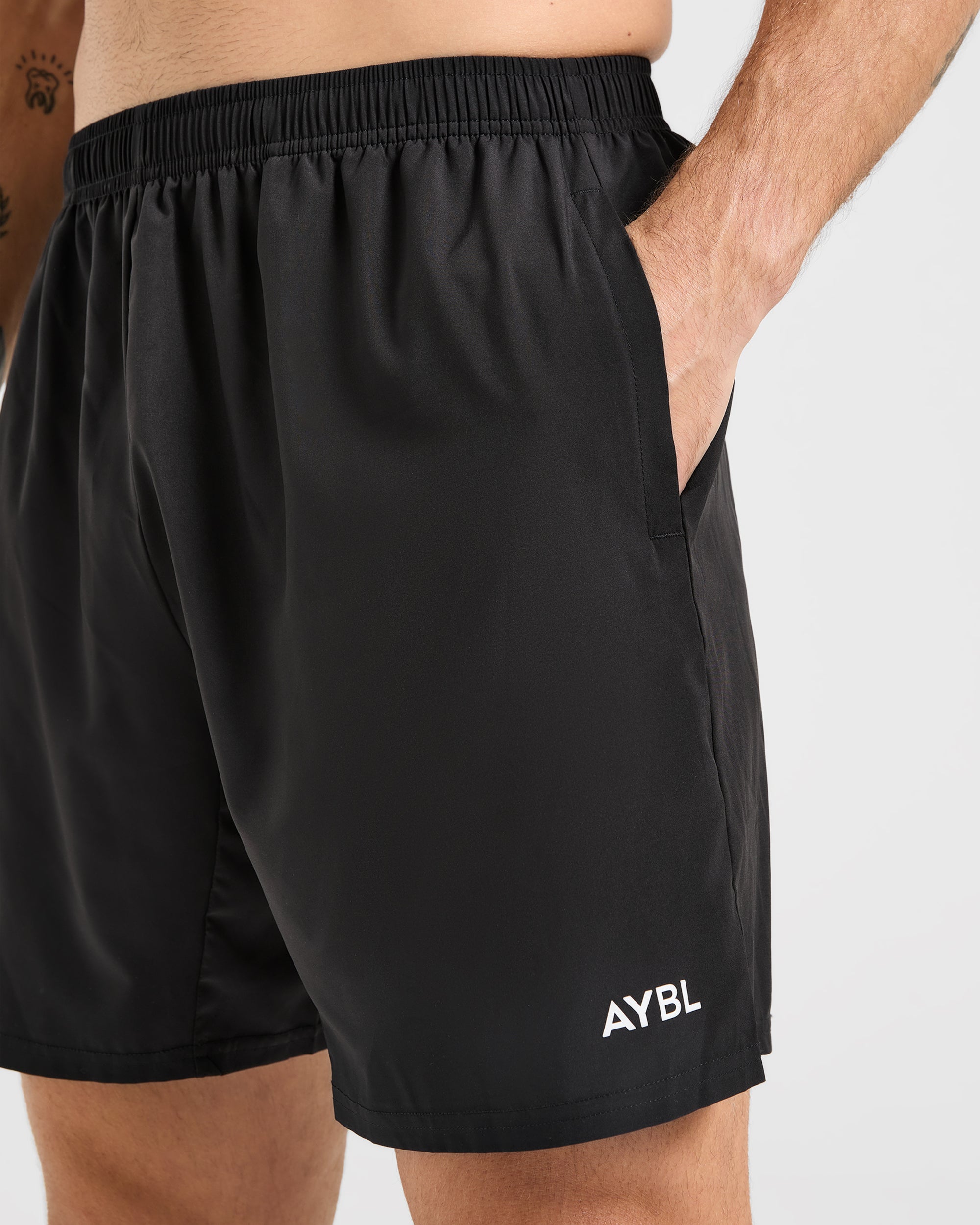 Core 7" Shorts – Schwarz