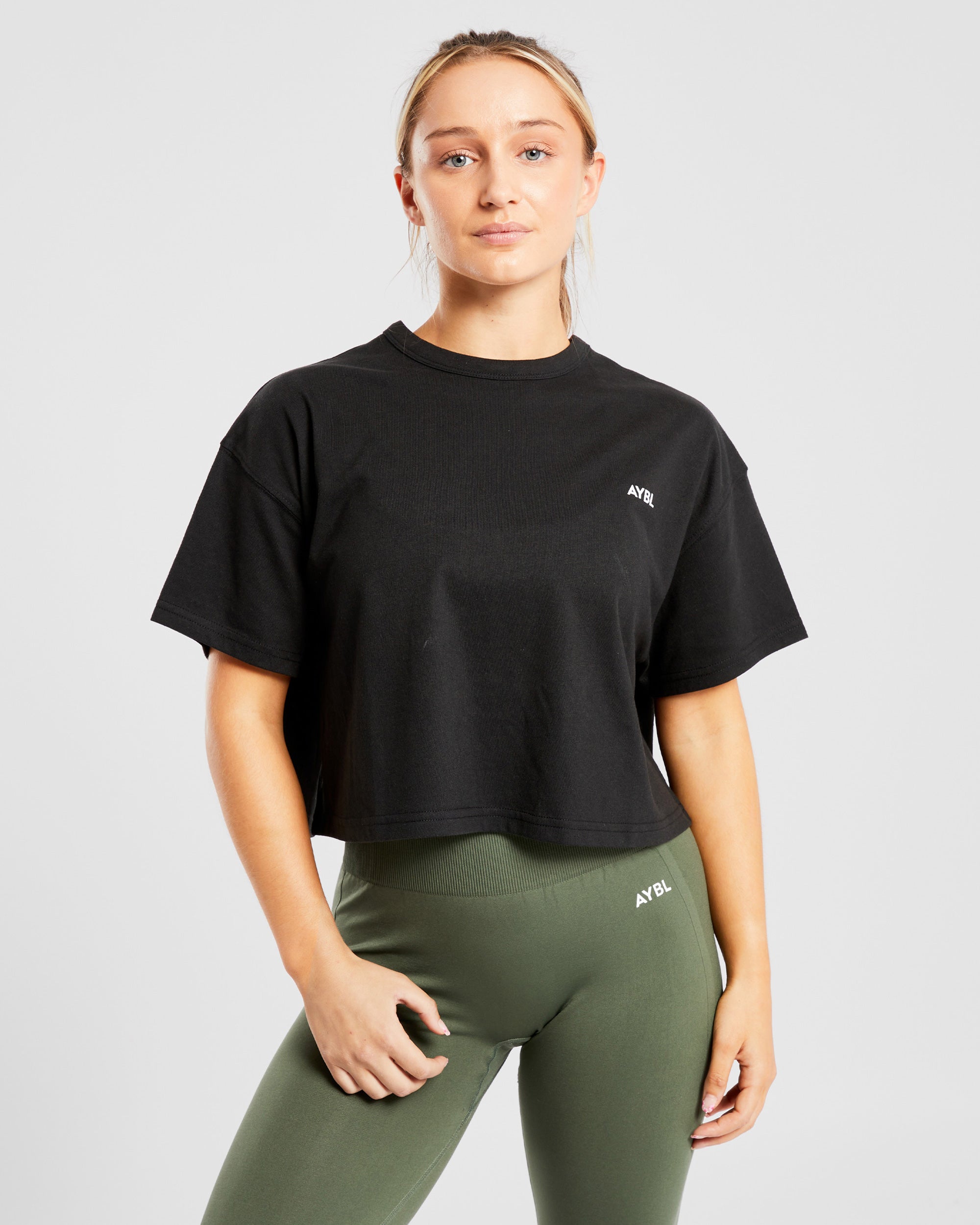 Essential übergroßes Crop-T-Shirt – Schwarz