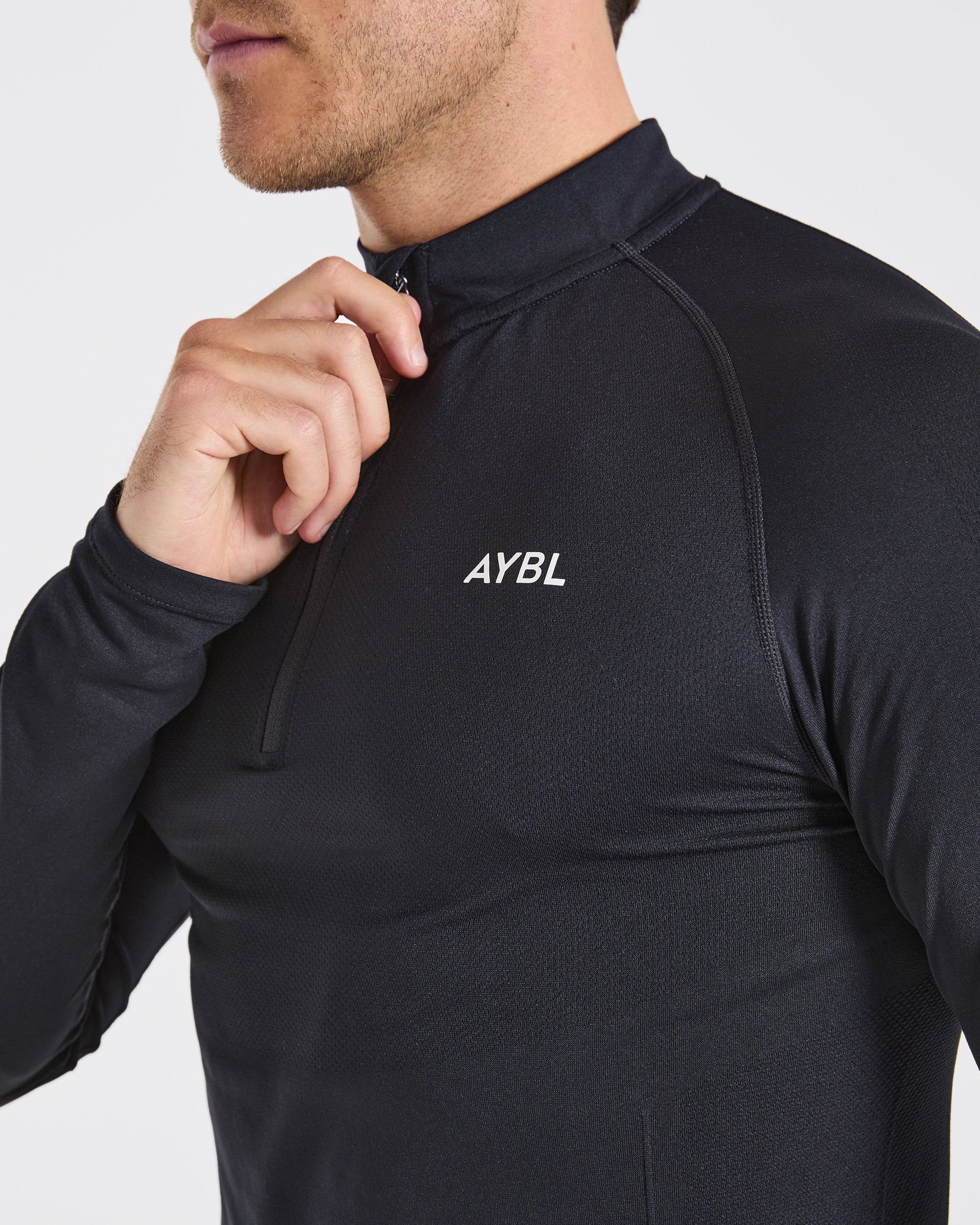 Essential Seamless 1/4 Zip Pullover - Black
