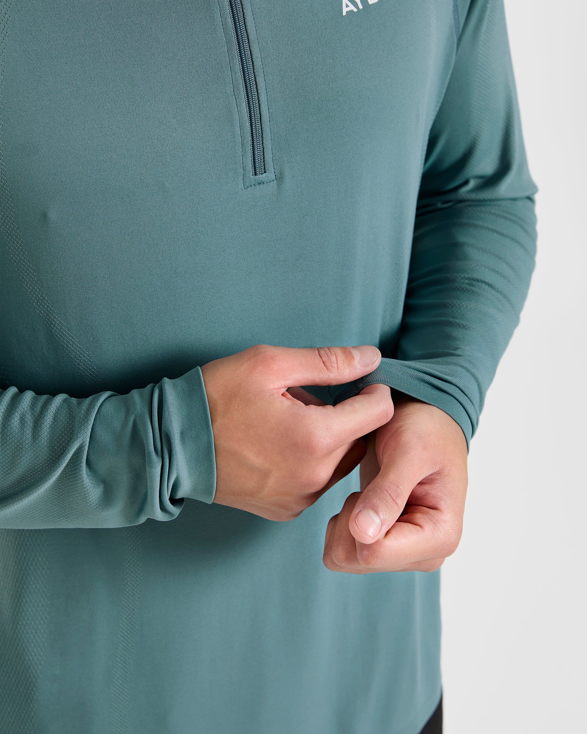 Attain Seamless 1/2 Zip Pullover - Titan Blue