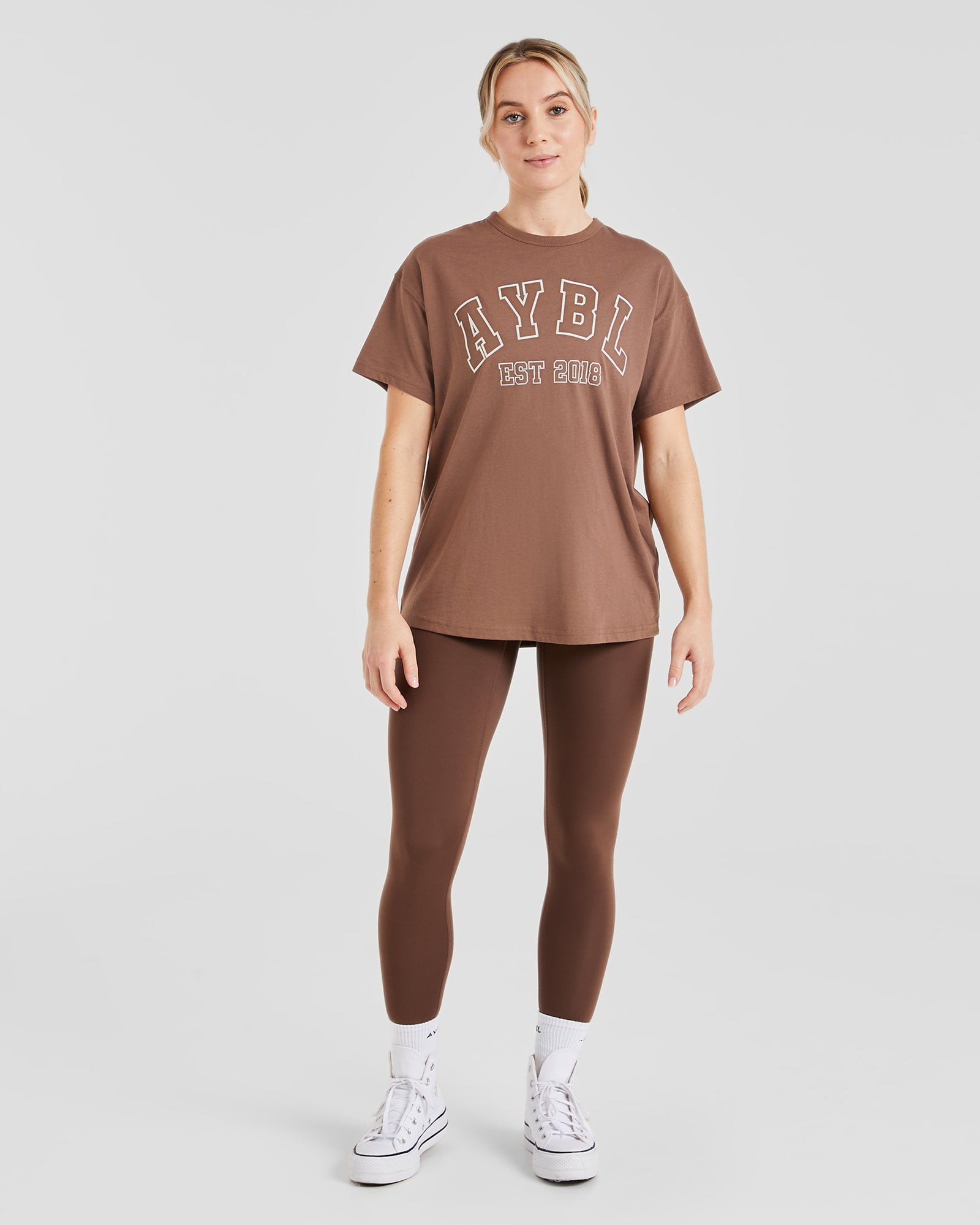 Übergroßes Varsity-T-Shirt – Braun