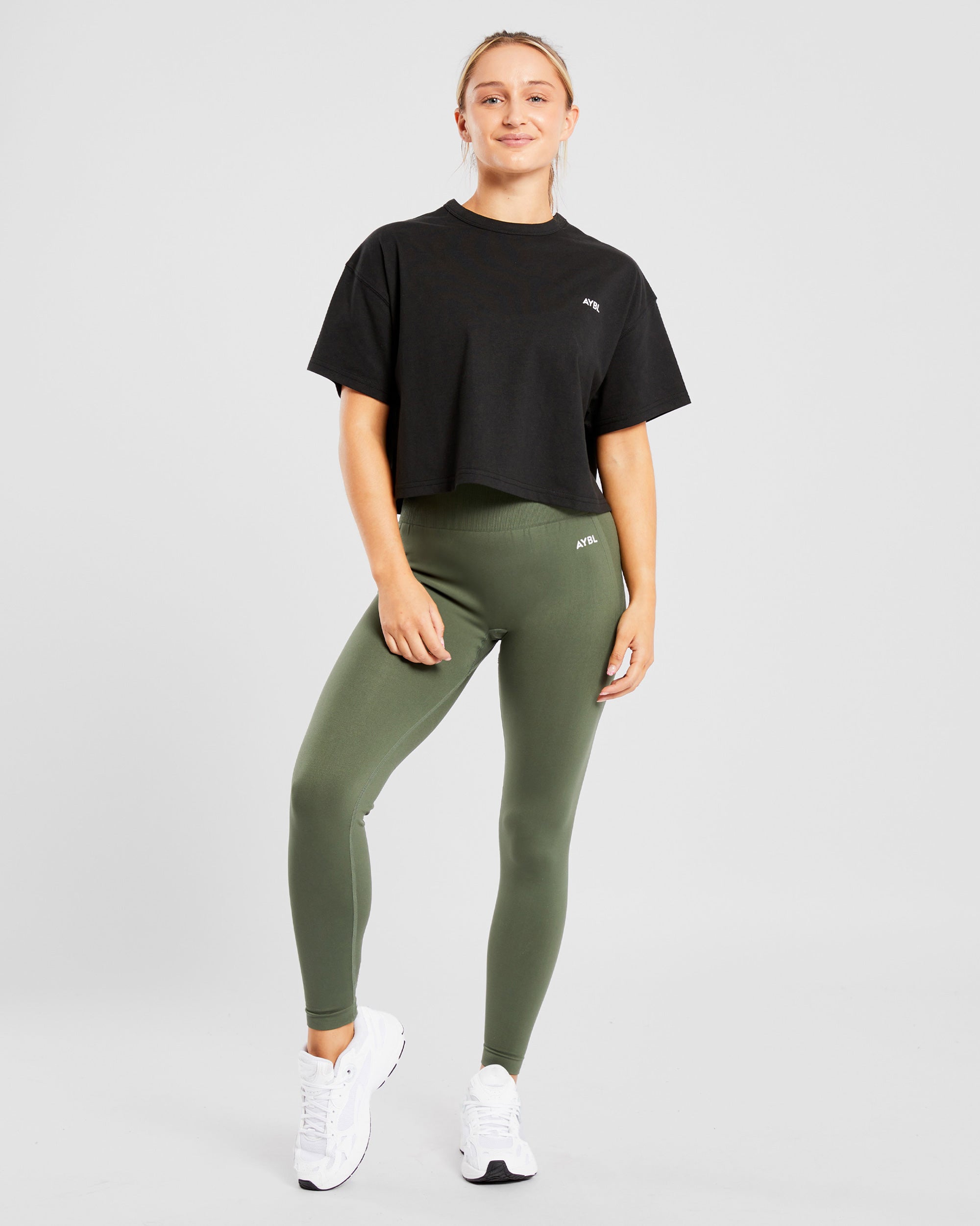 Essential übergroßes Crop-T-Shirt – Schwarz