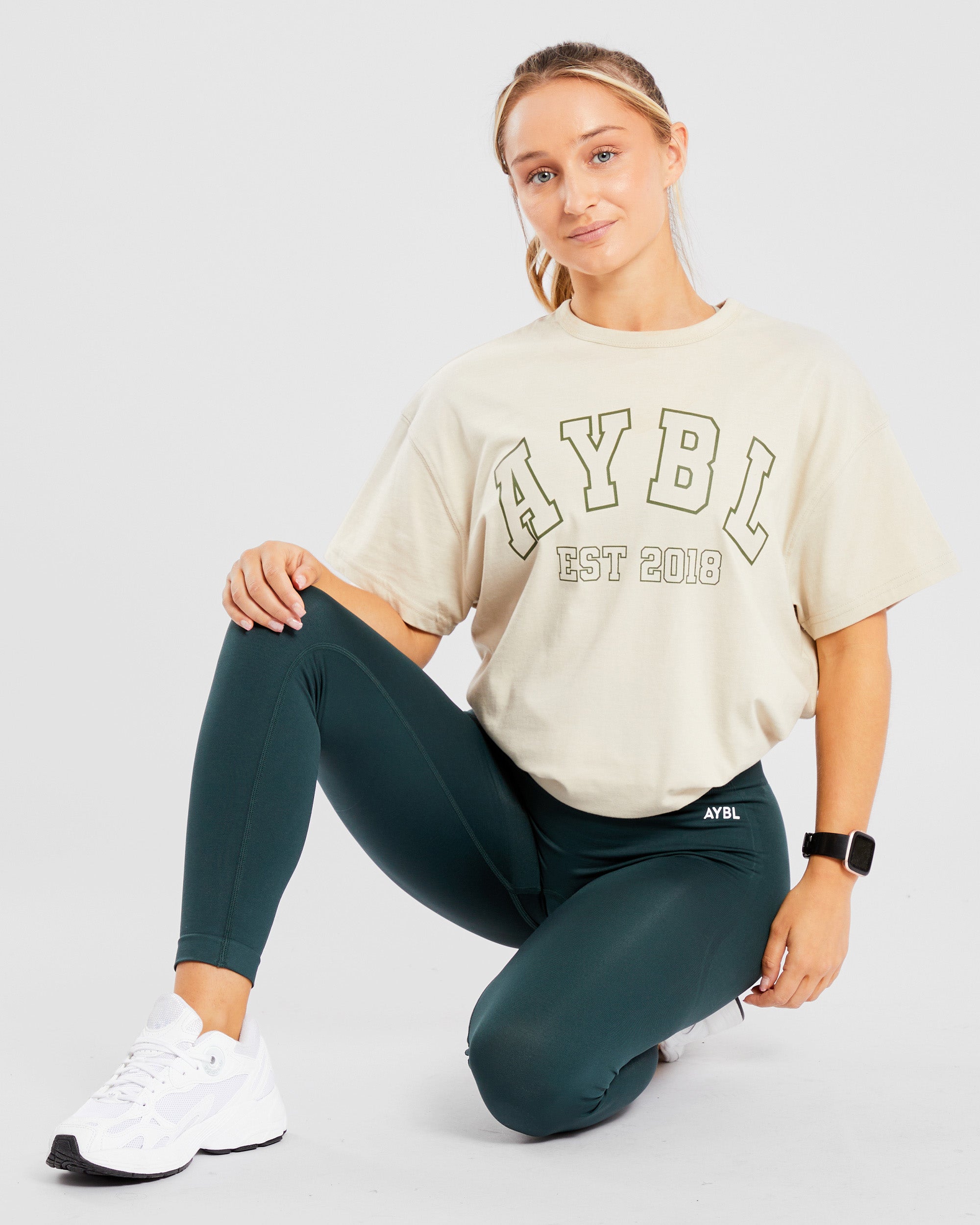 Übergroßes Varsity-T-Shirt – Beige / Khaki