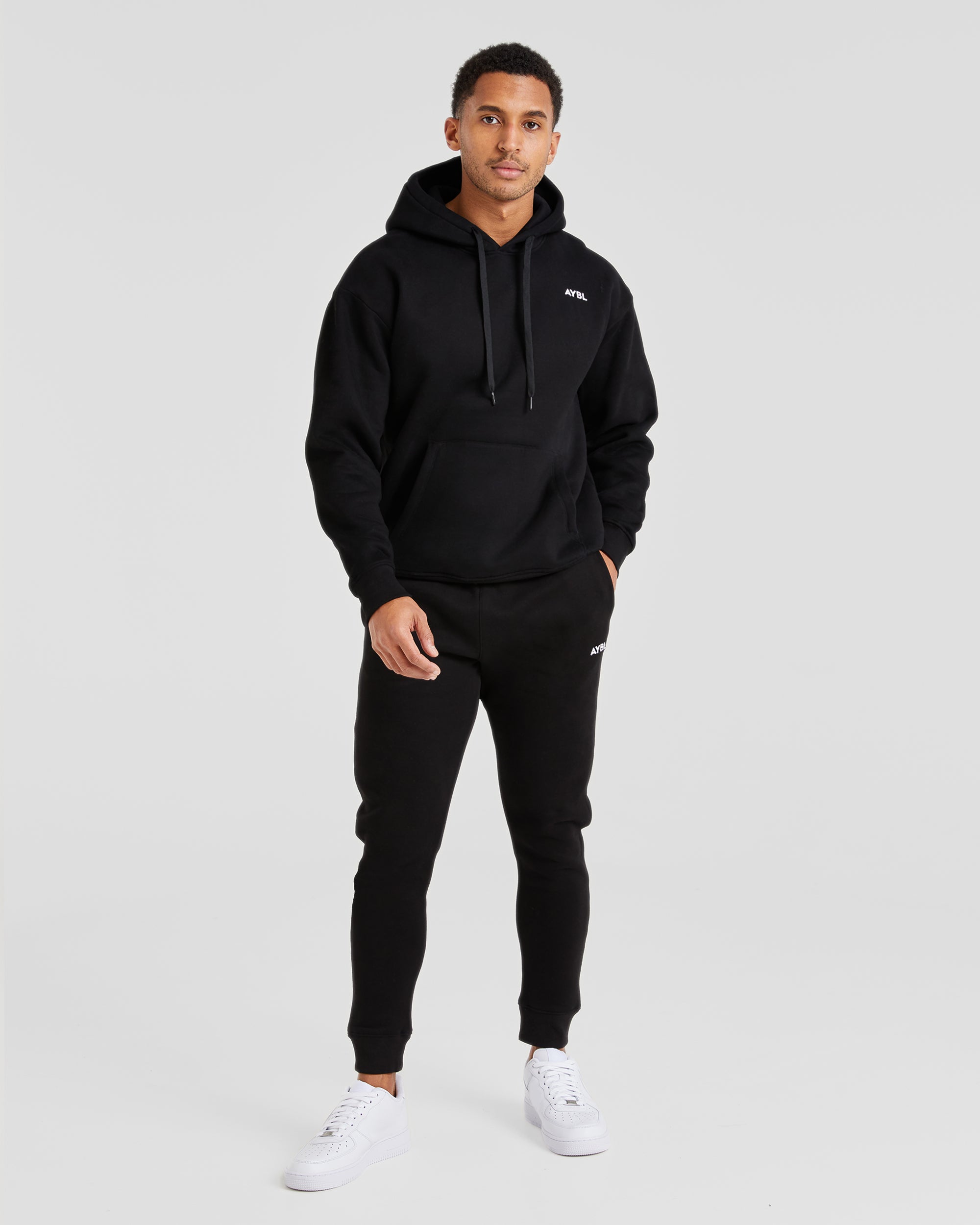 Essential Jogginghose – Schwarz