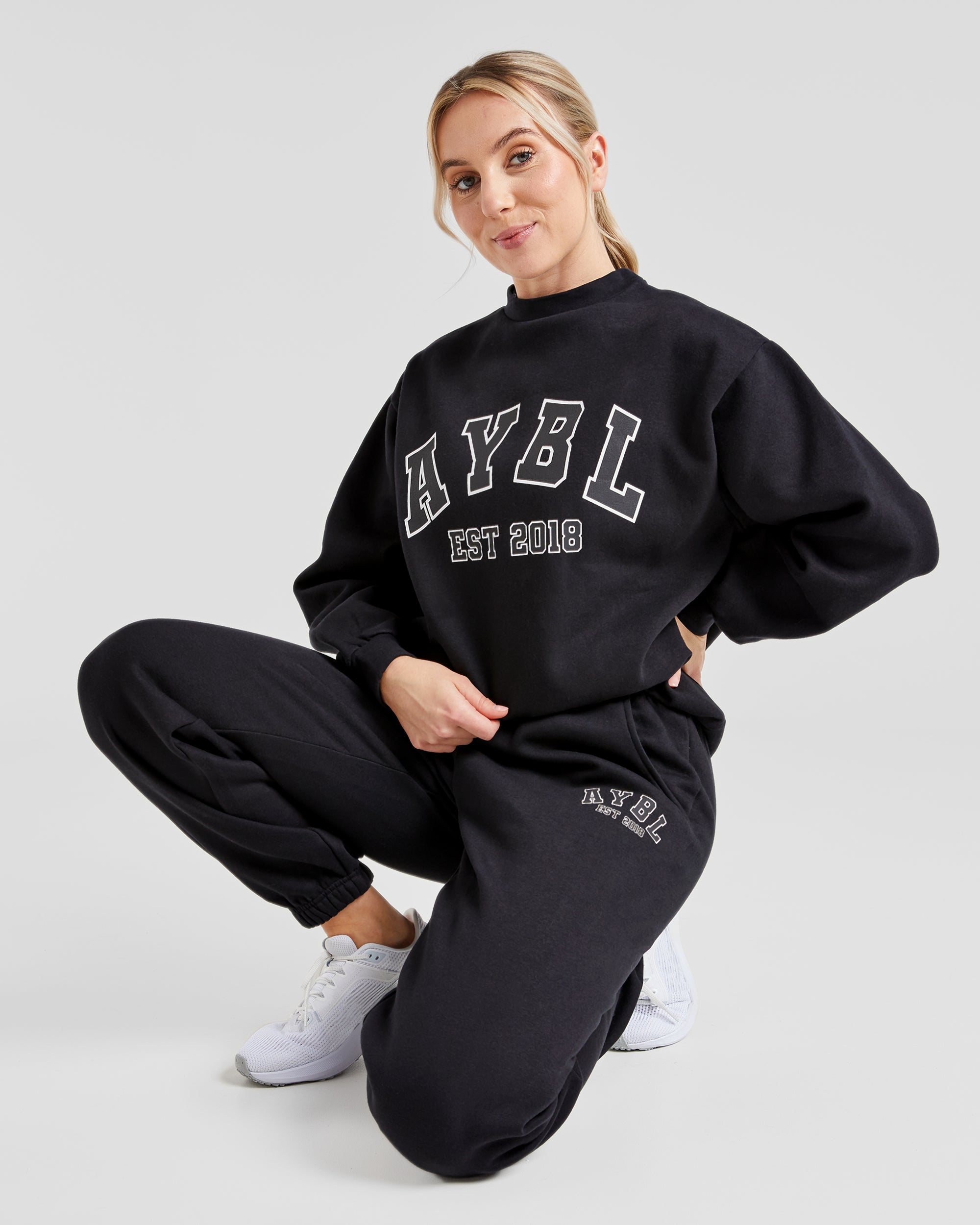 Varsity Graphic Oversized Sweatshirt - Black