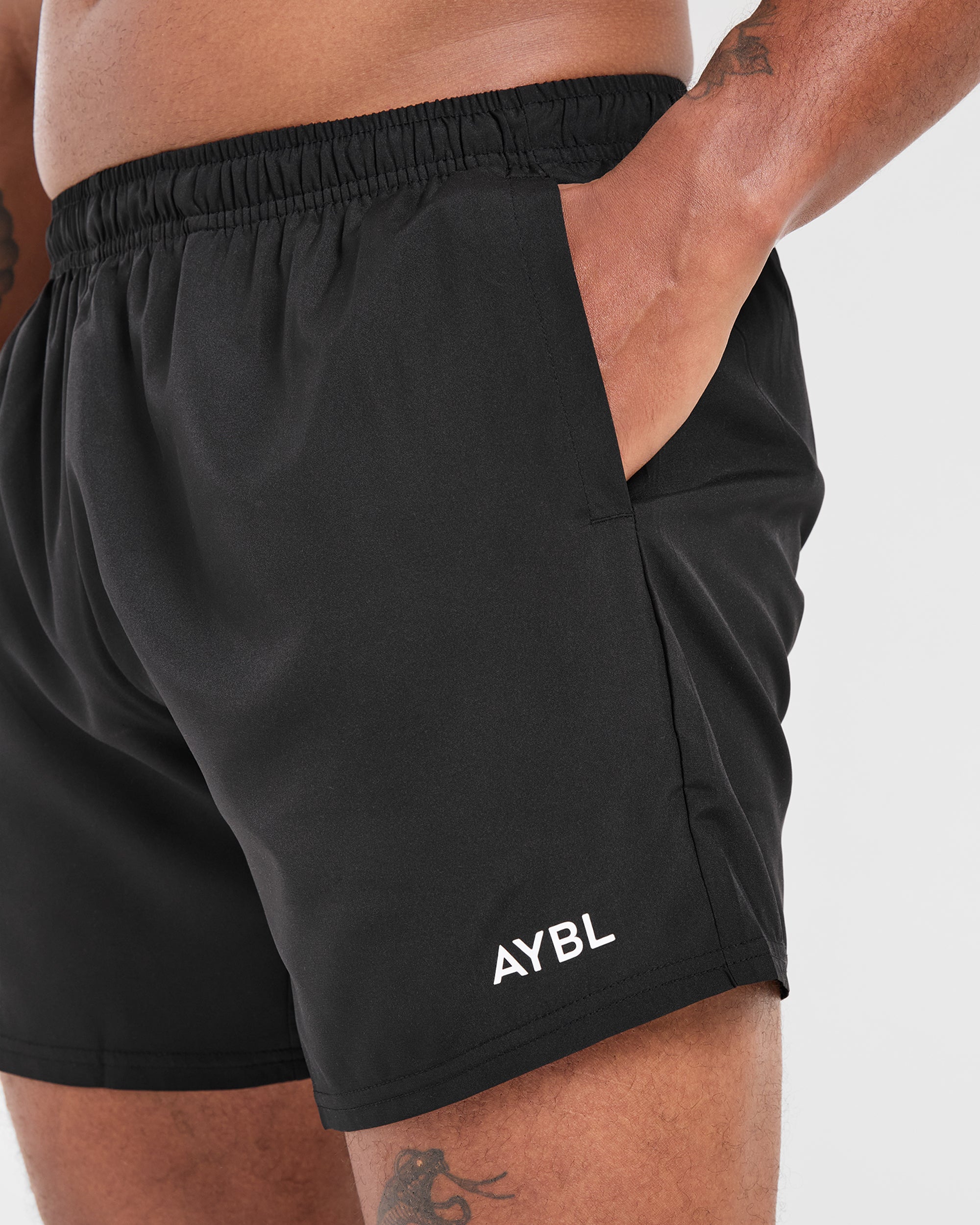 Core 5" Shorts – Schwarz