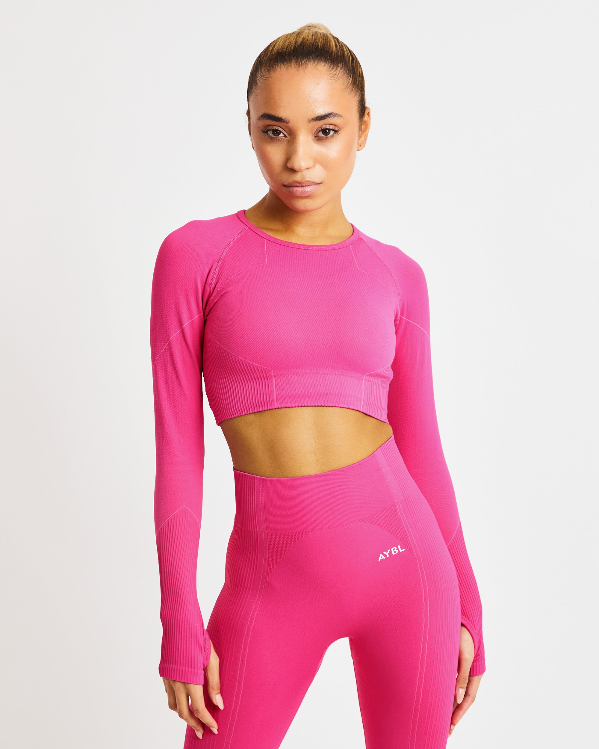 Nahtloses, langärmliges Reflex-Crop-Top – Fuchsia Pink