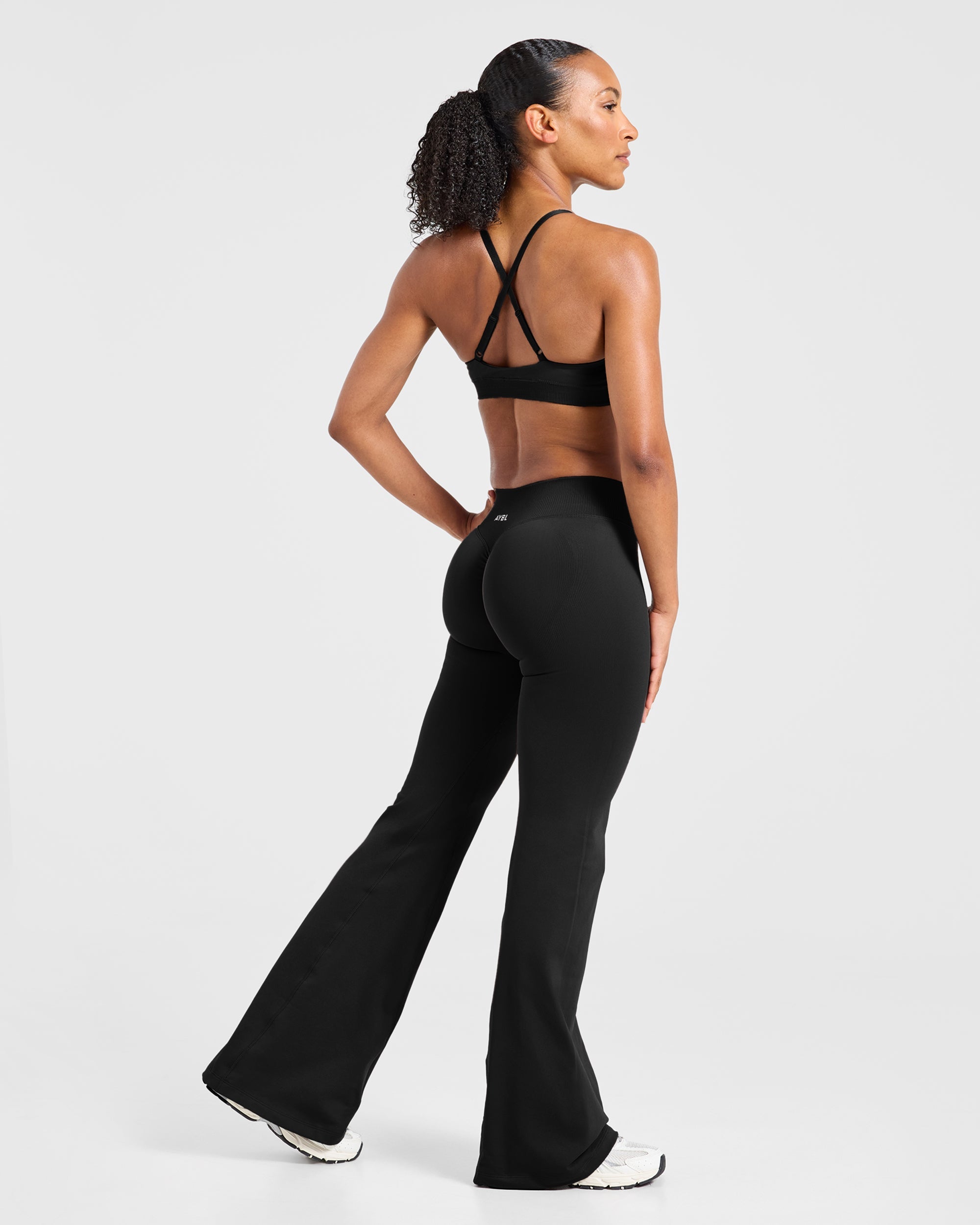 Enhance Seamless Flared Leggings - Black