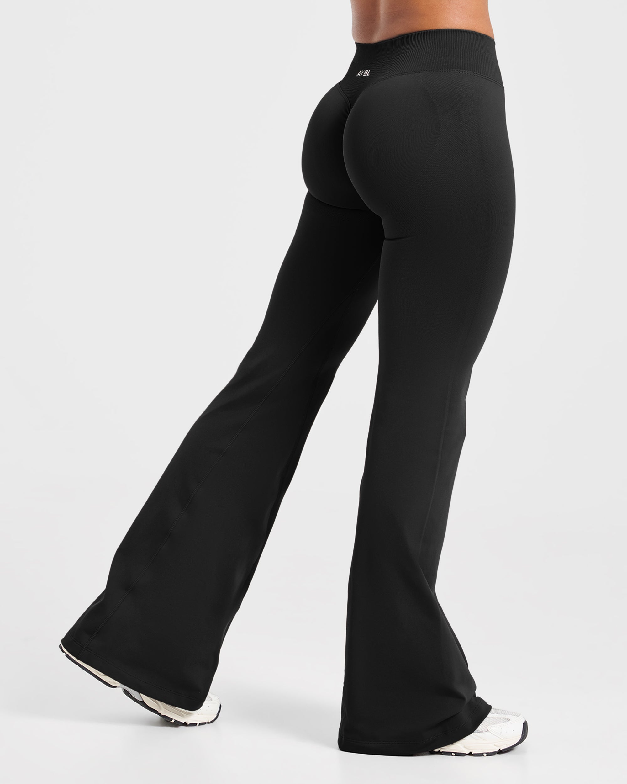 Enhance Seamless Flared Leggings - Black