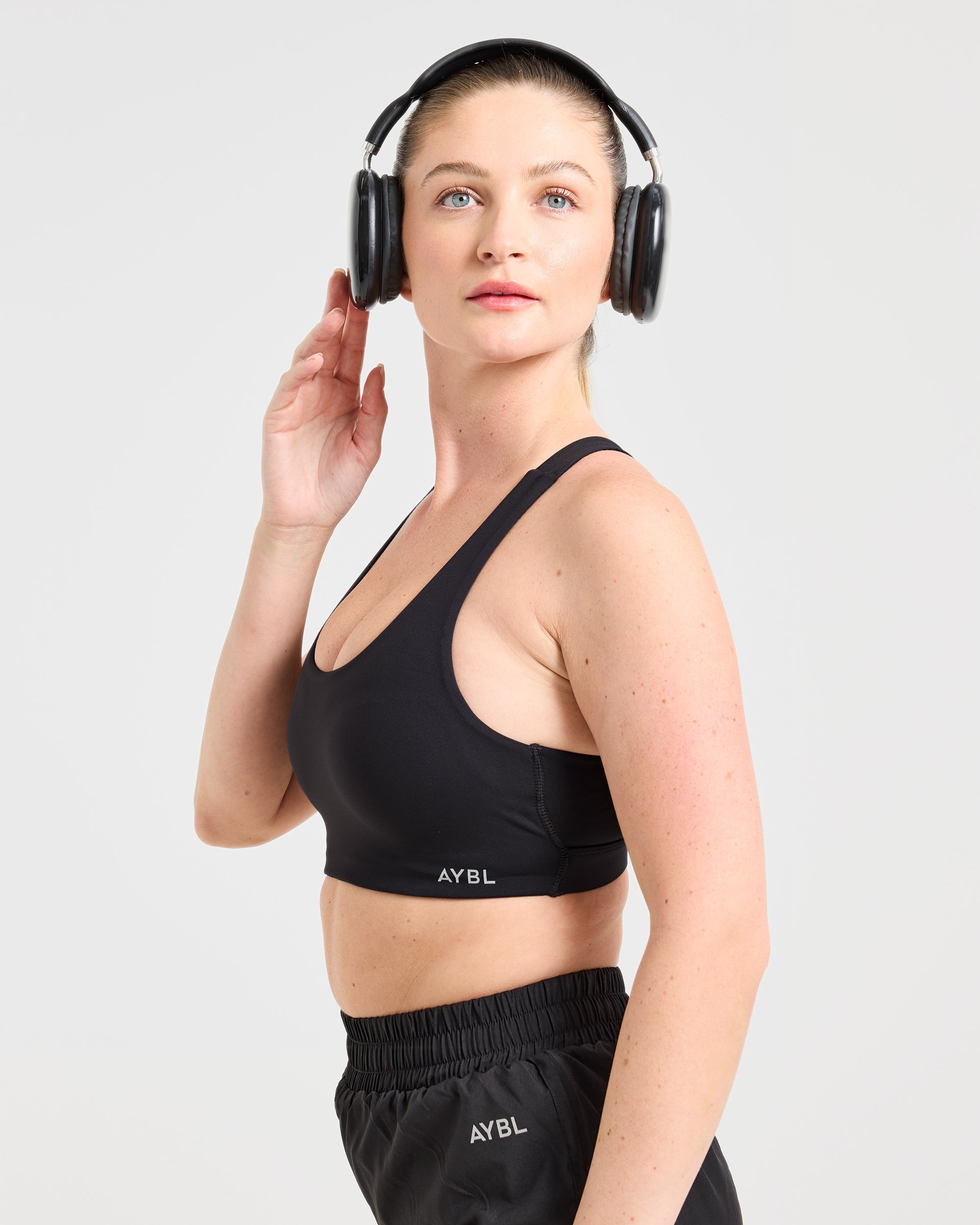 Run Cross Back Sports Bra - Black