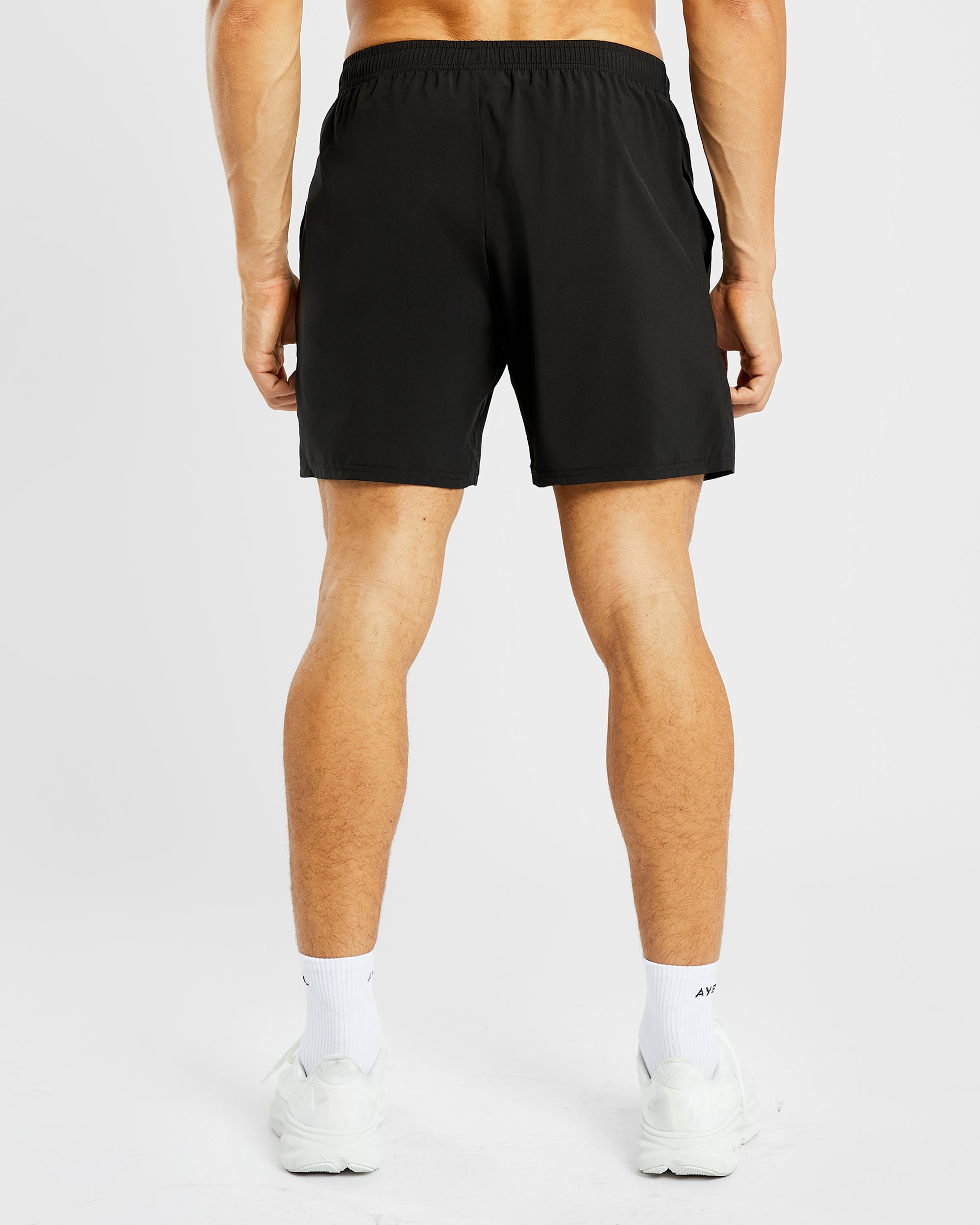 Core 7" Shorts – Schwarz