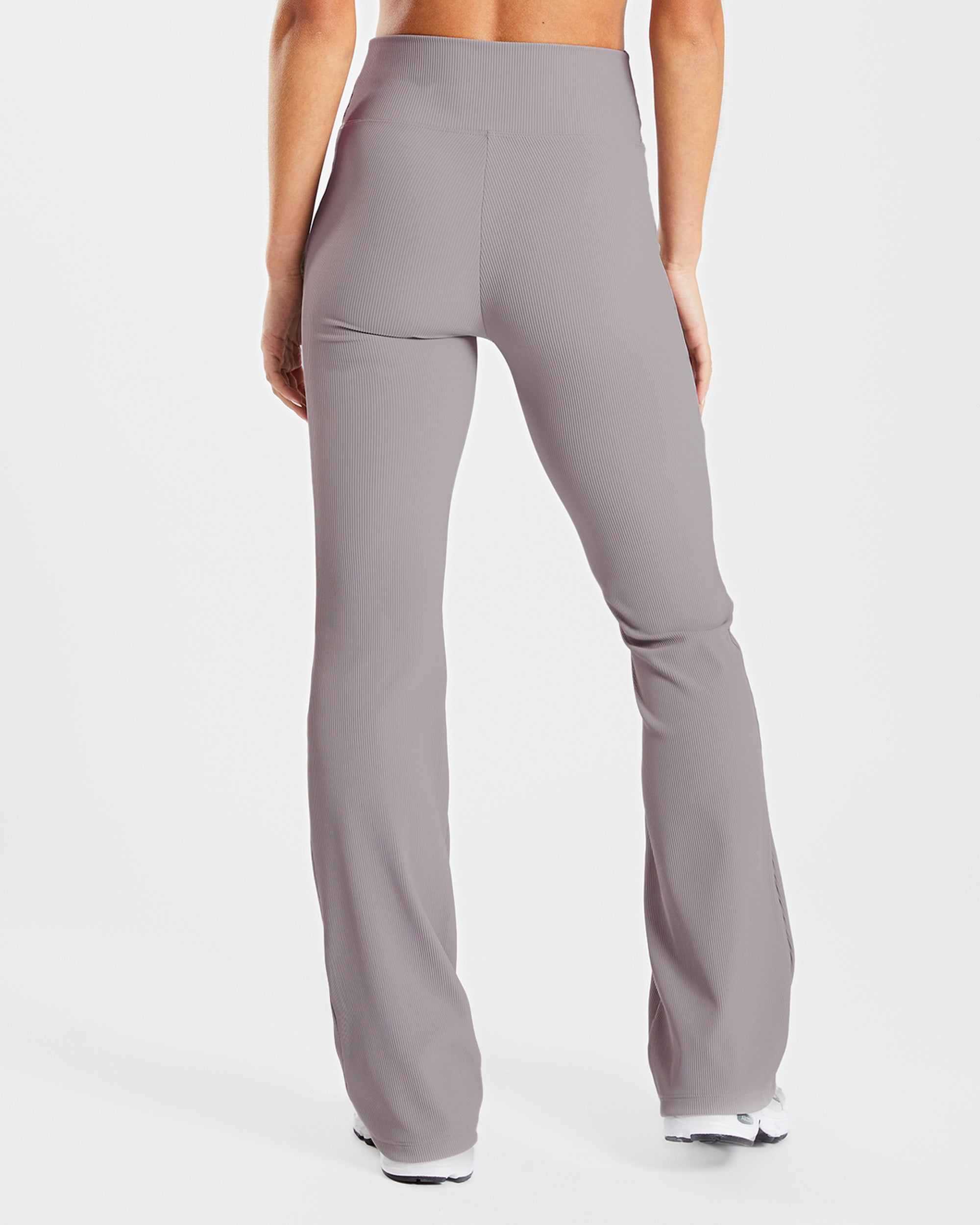 Gerippte, ausgestellte Leggings von Sculpt – Nebelgrau