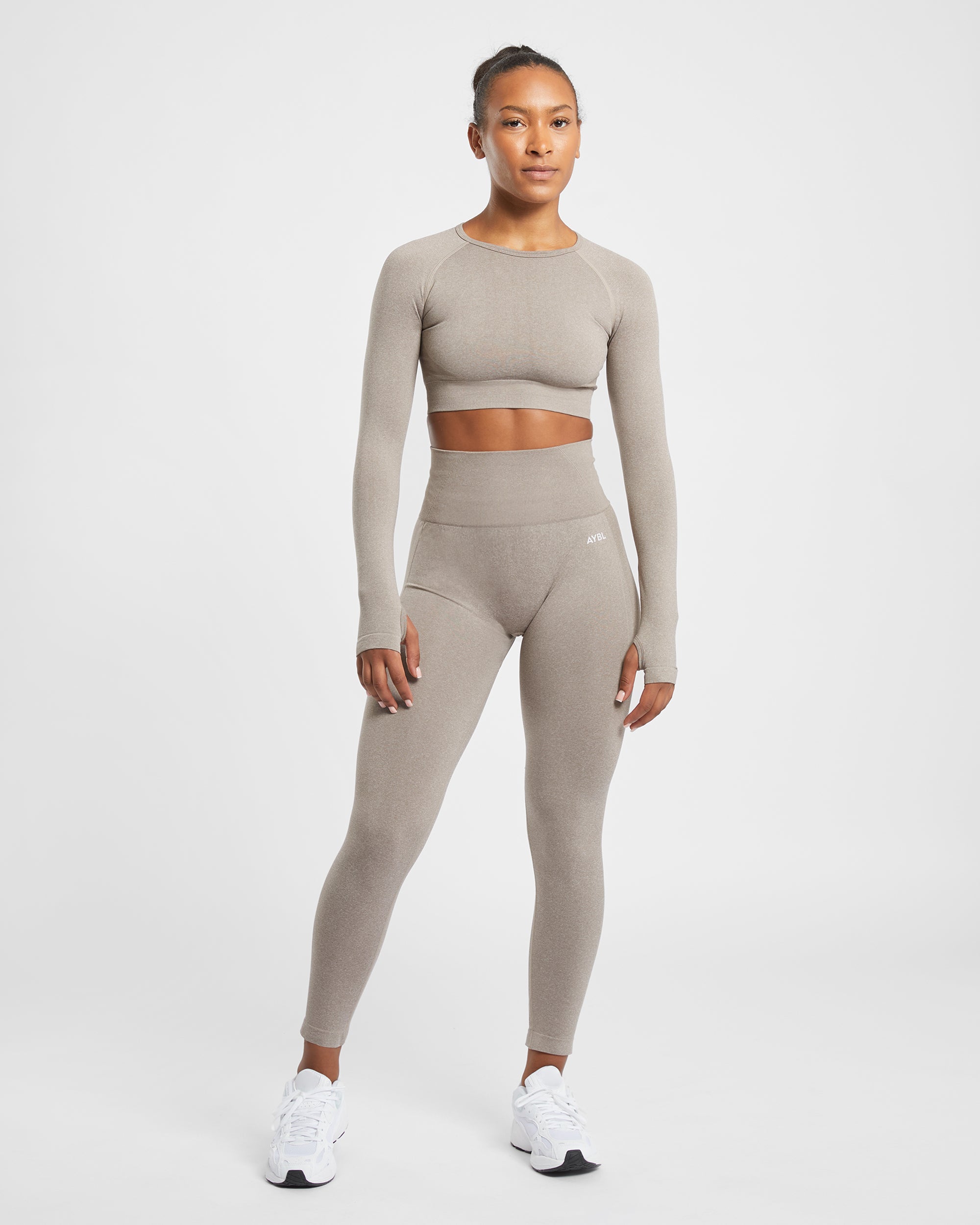 Nahtloses, langärmliges Crop-Top „Empower“ – Taupe meliert