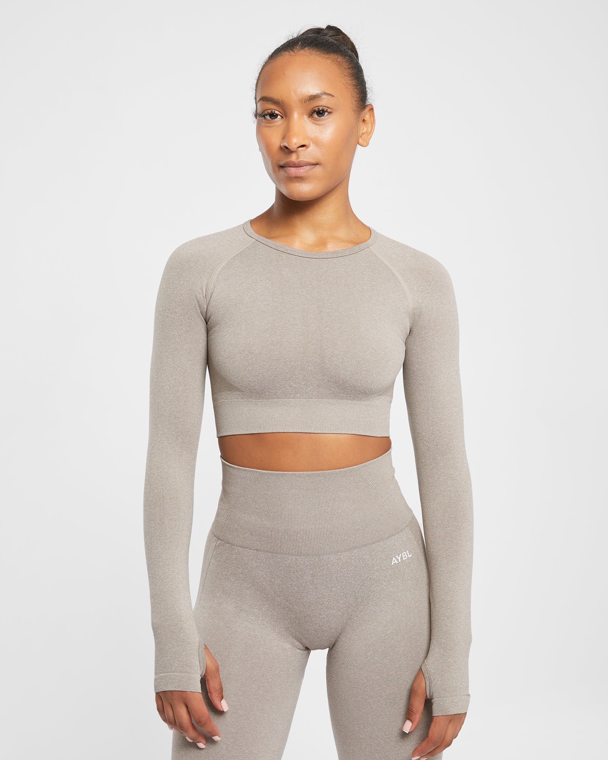 Nahtloses, langärmliges Crop-Top „Empower“ – Taupe meliert