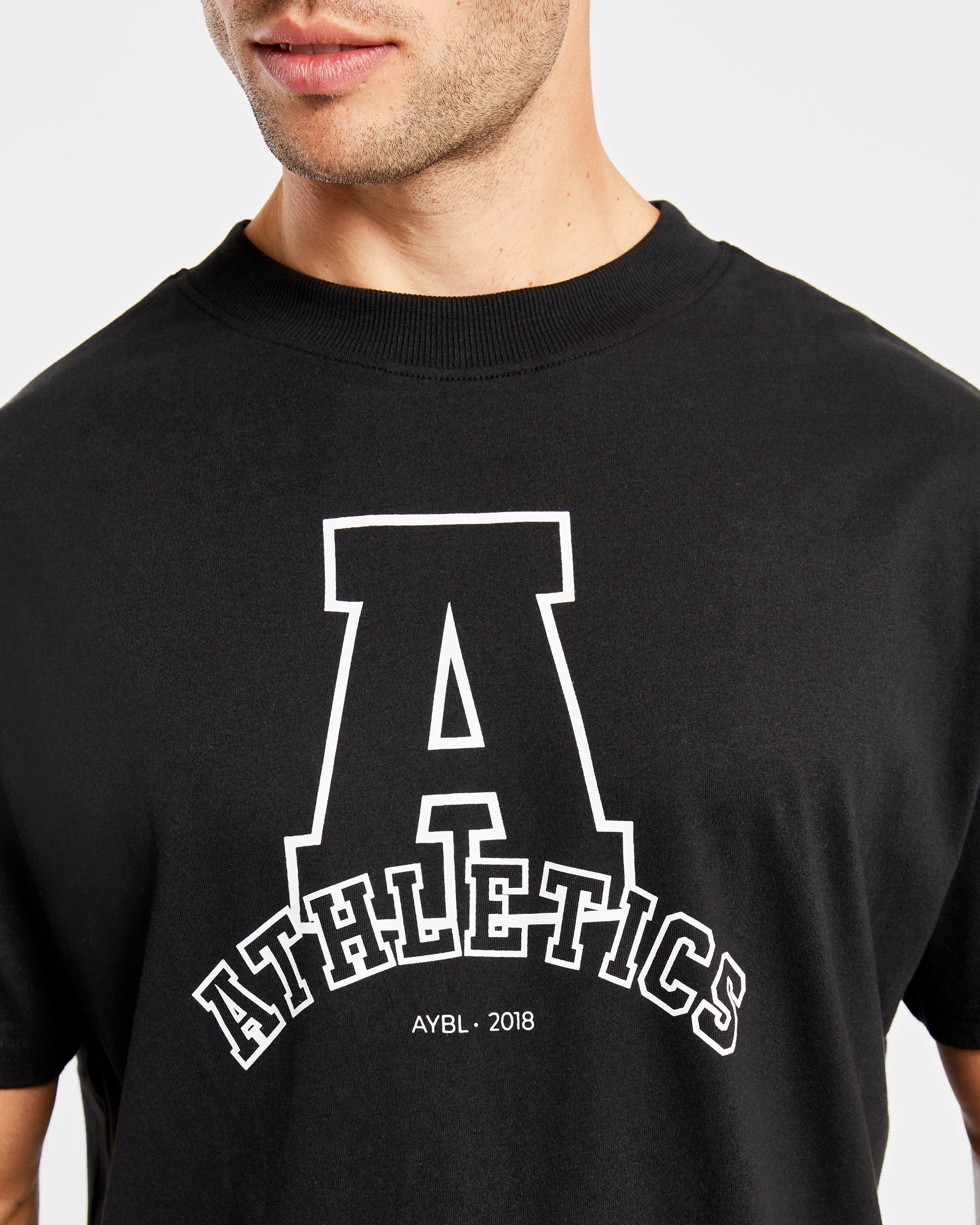 Athletics Varsity Übergroßes T-Shirt – Schwarz