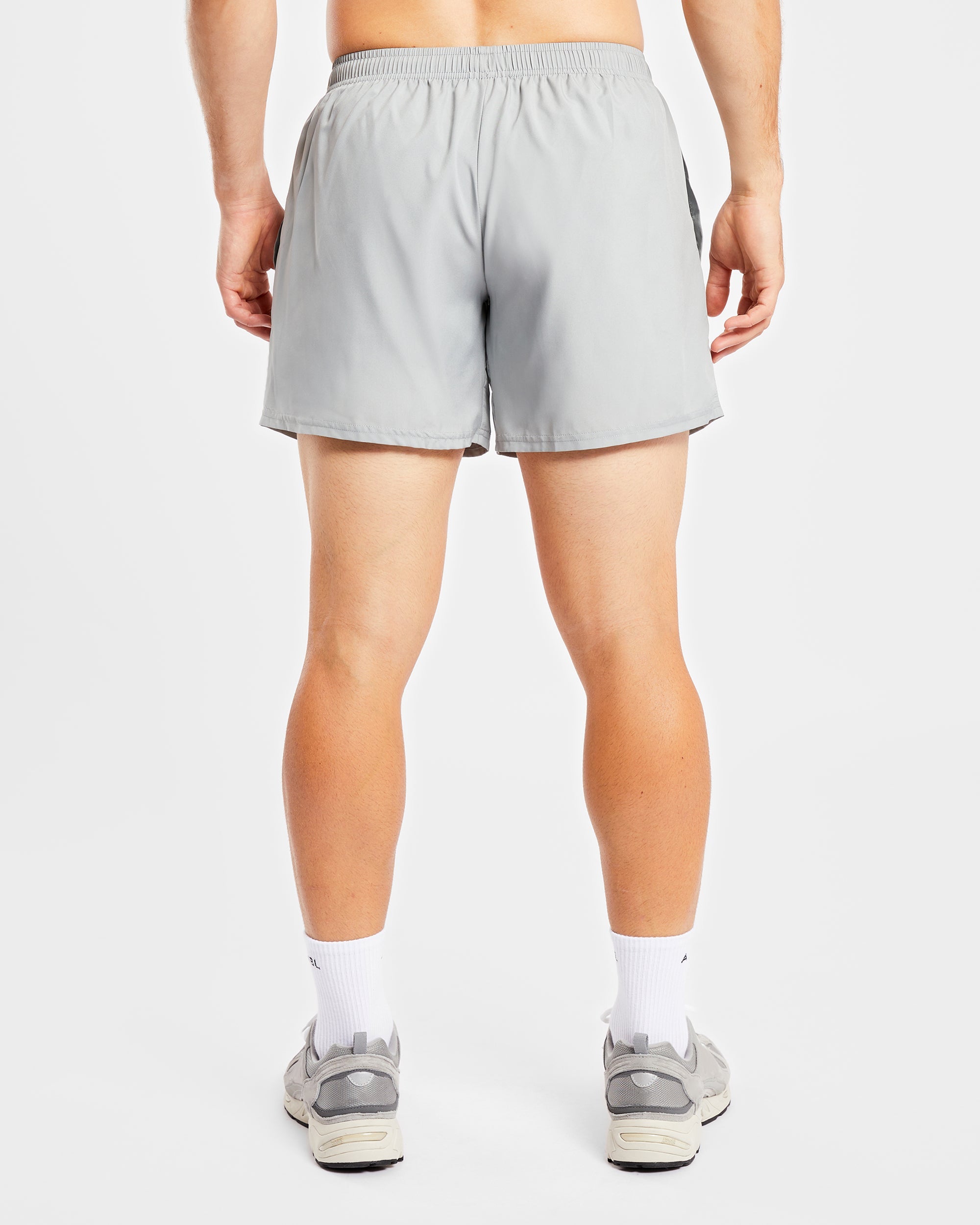 Core 5" Shorts – Grau