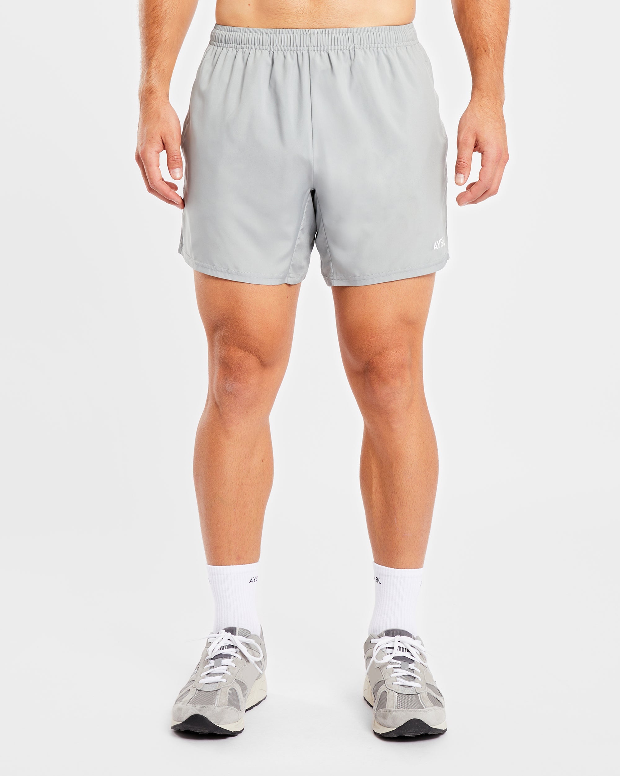 Core 5" Shorts – Grau