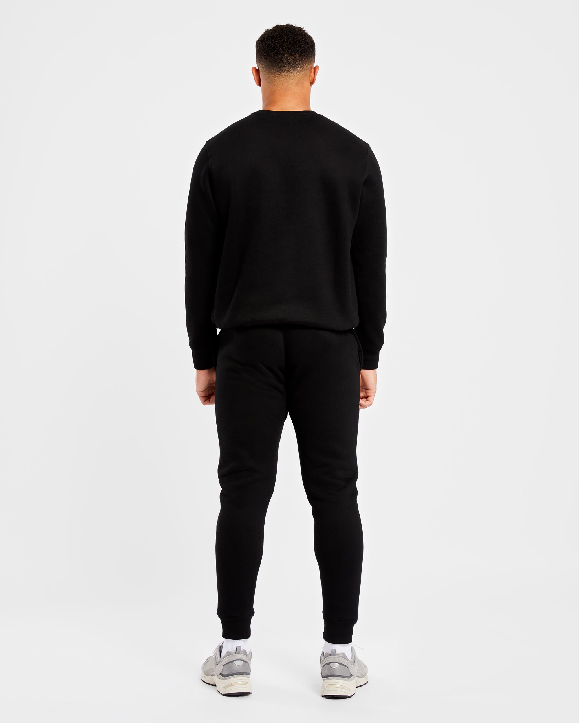 Essential Sweater - Black