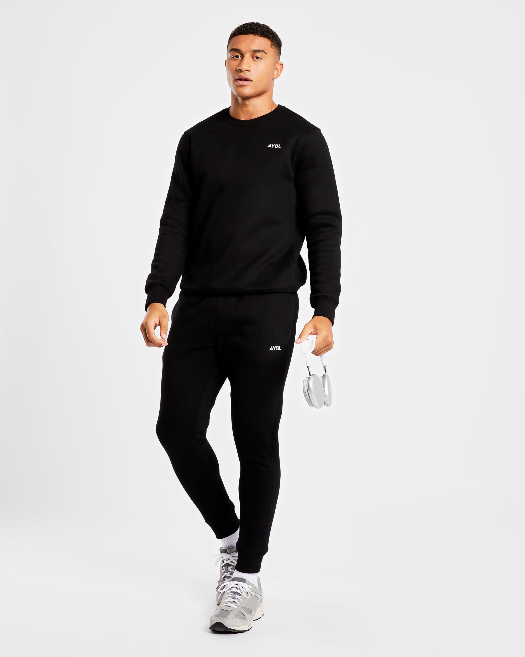 Essential Sweater - Black