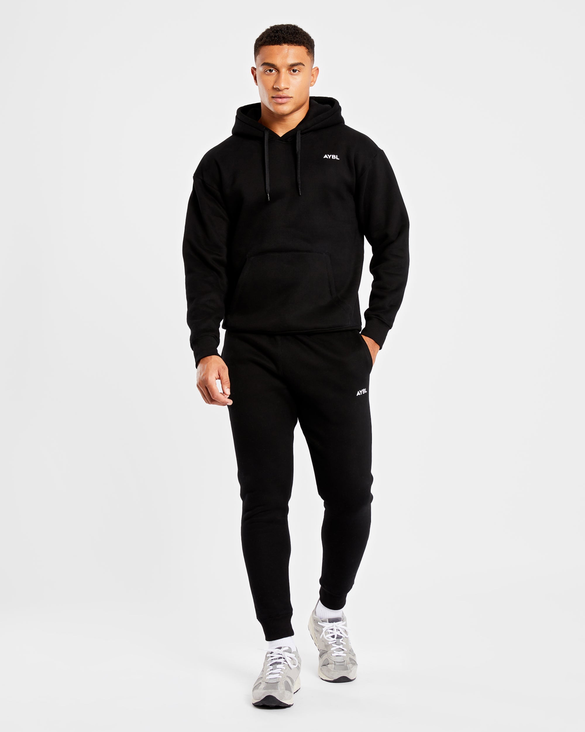 Essential Kapuzenpullover – Schwarz