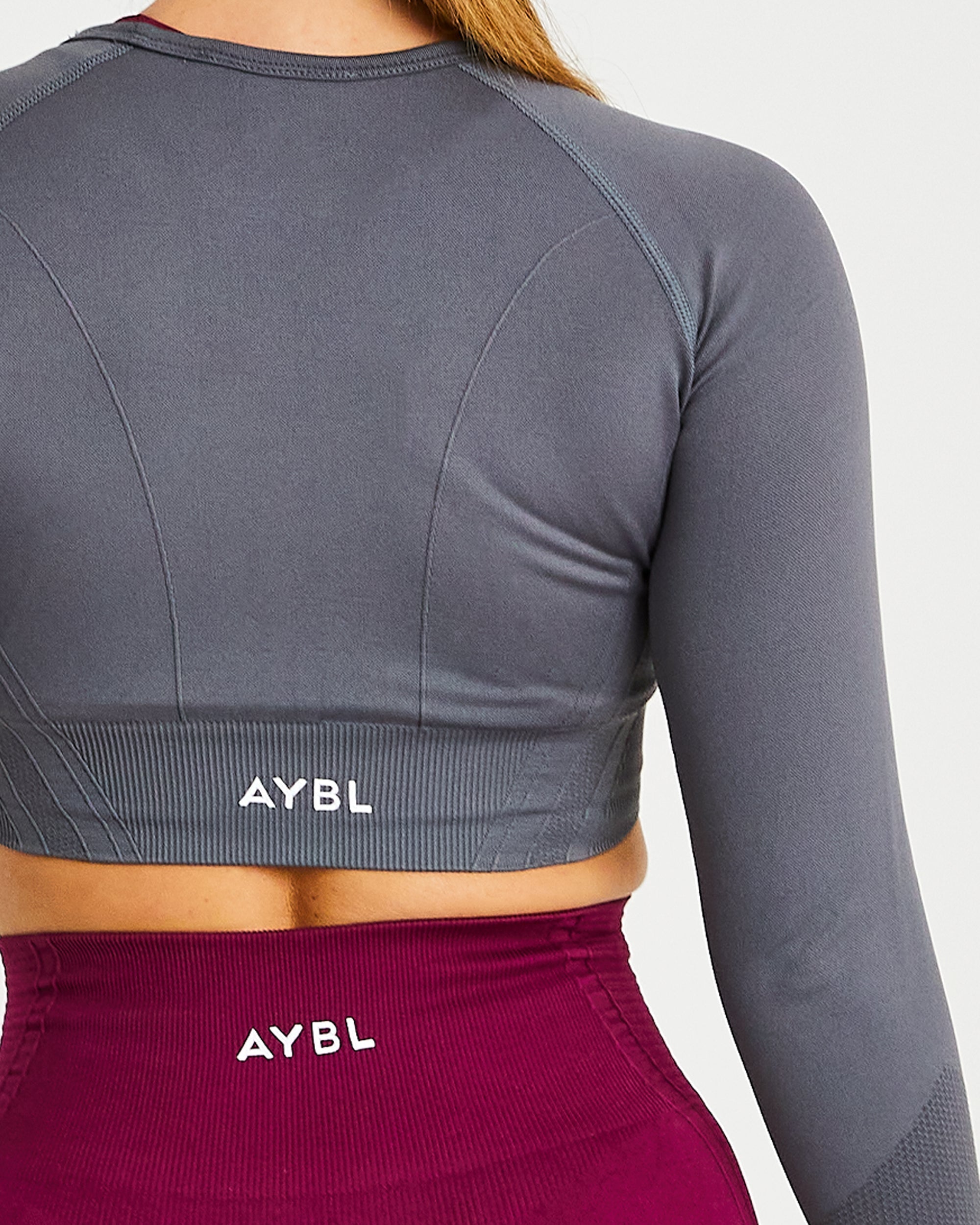 Balance V2 Nahtloses Langarm-Crop-Top – Castlerock Grey