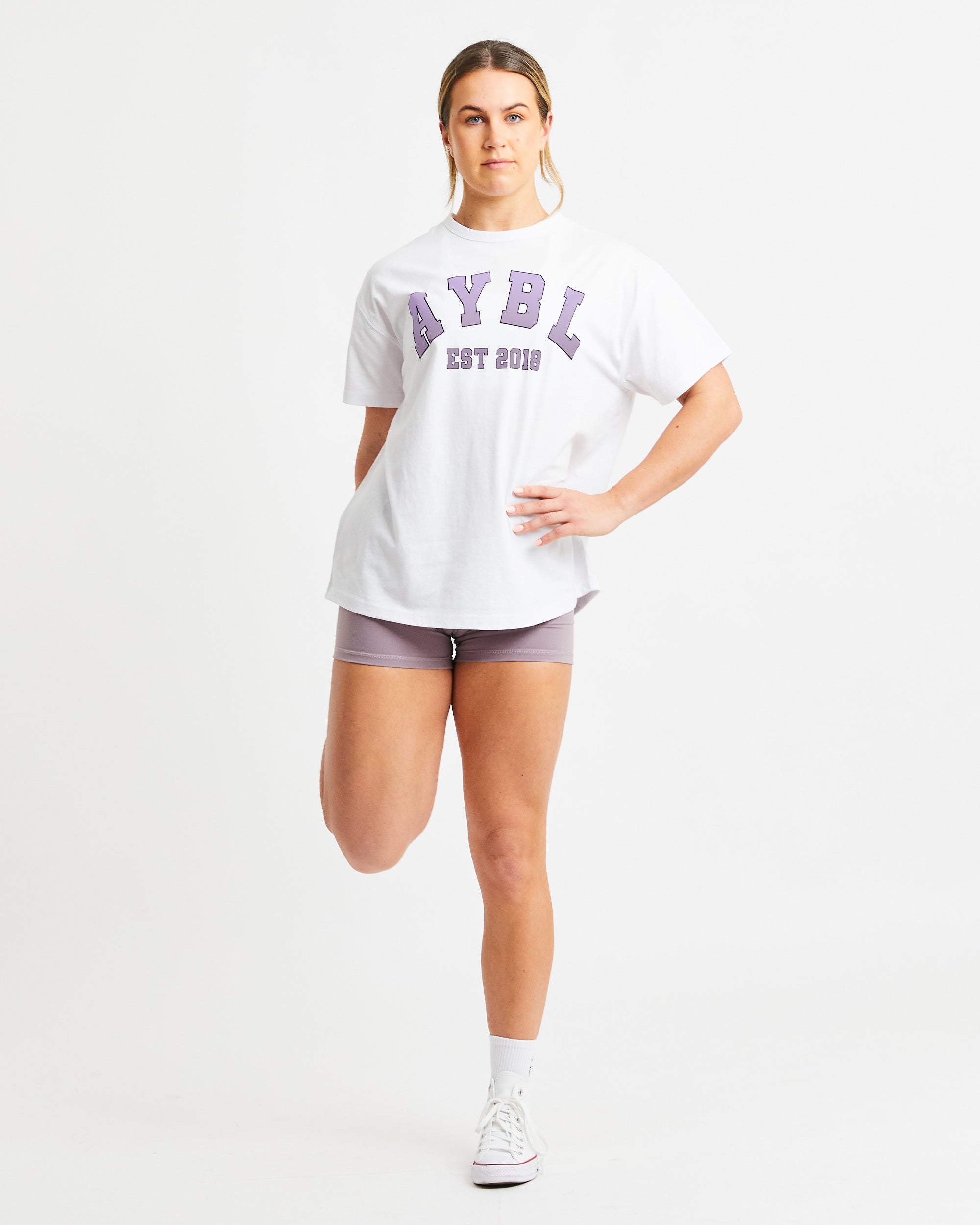 Übergroßes Varsity-T-Shirt – Weiß/Lila