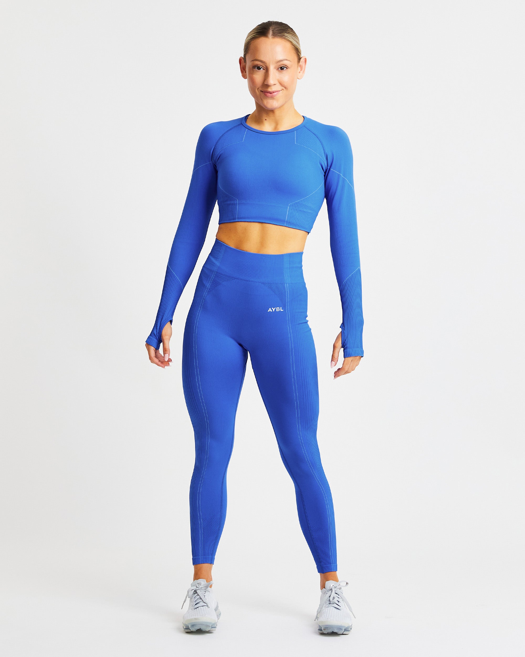 Nahtloses, langärmliges Reflex-Crop-Top – Electric Blue