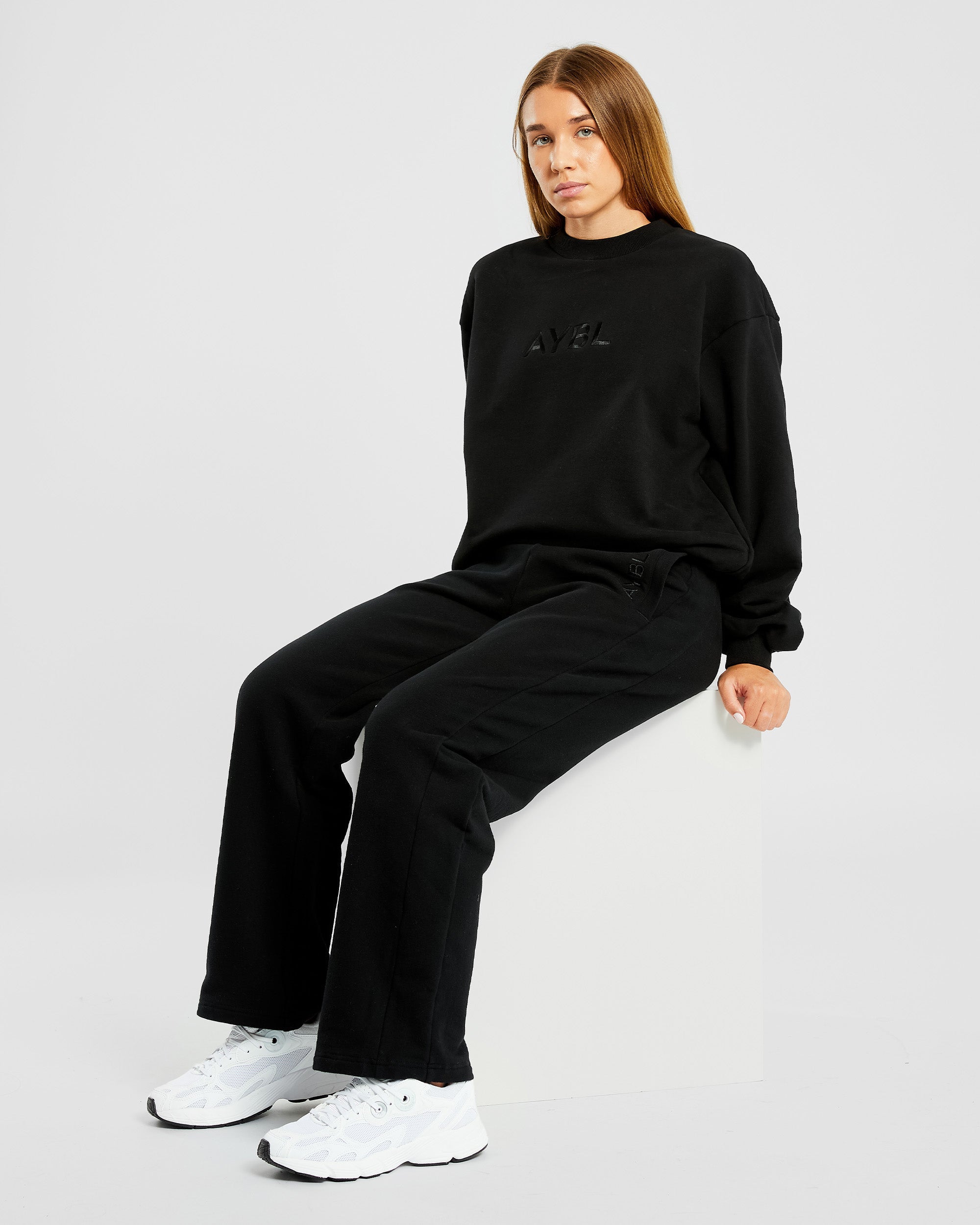 Everyday Relaxed Sweater - Black