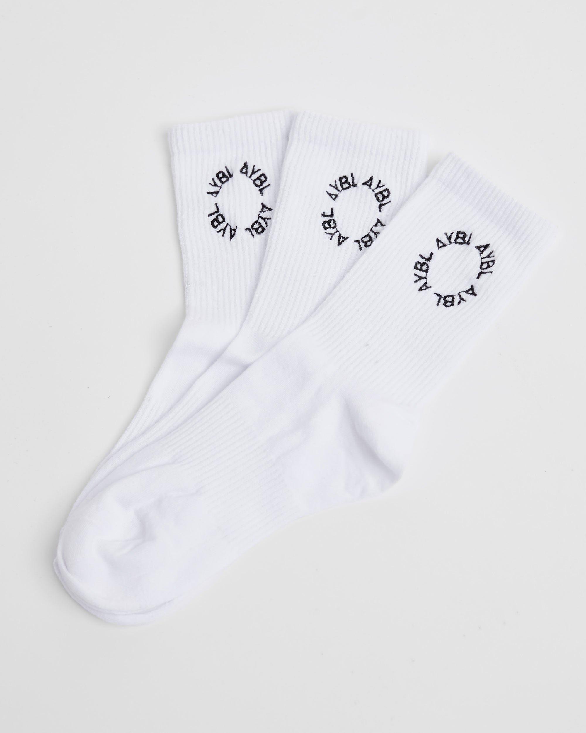 Alltägliche bestickte Crew-Socken (3er-Pack) – Weiß