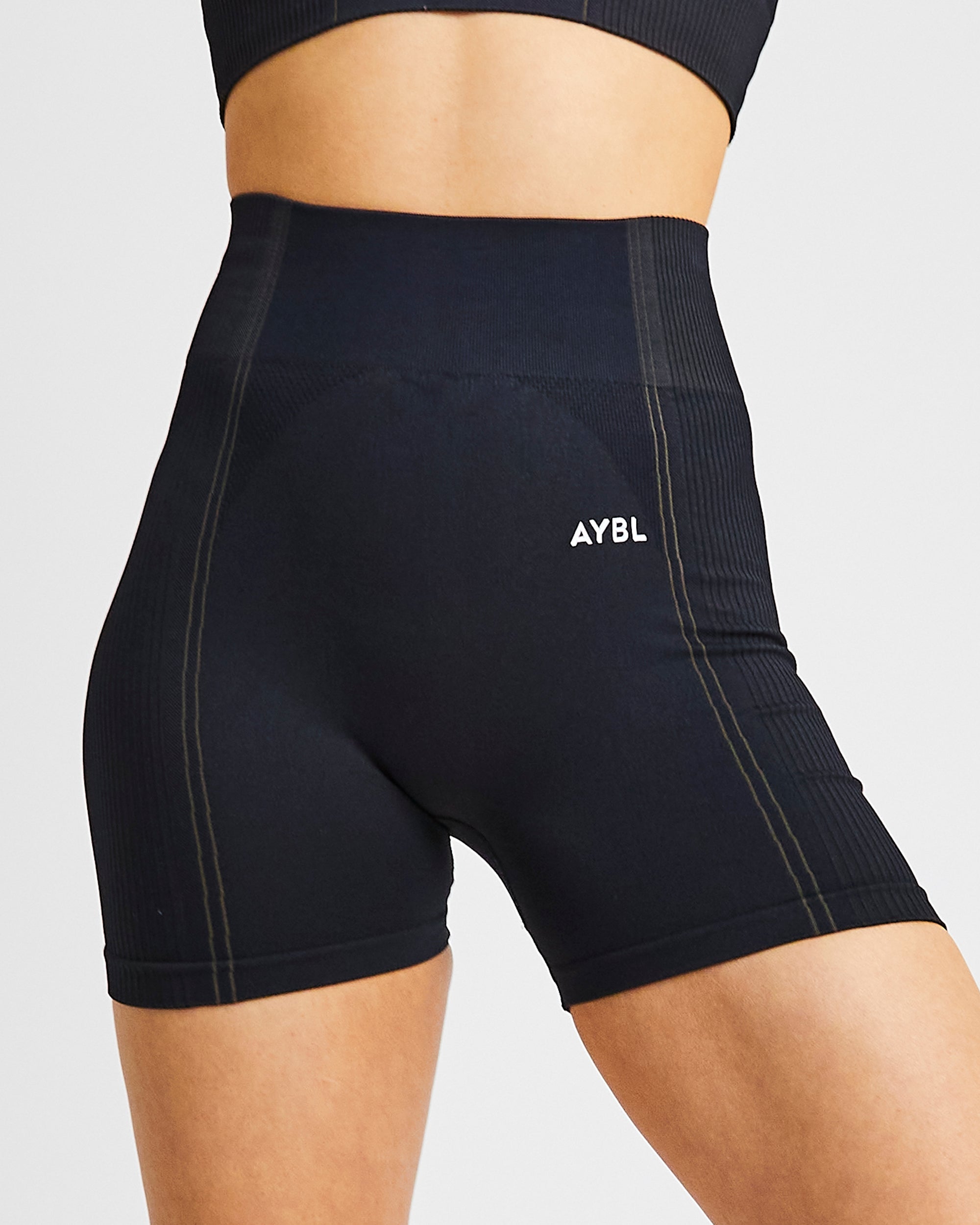 Nahtlose Reflex-Shorts – Schwarz