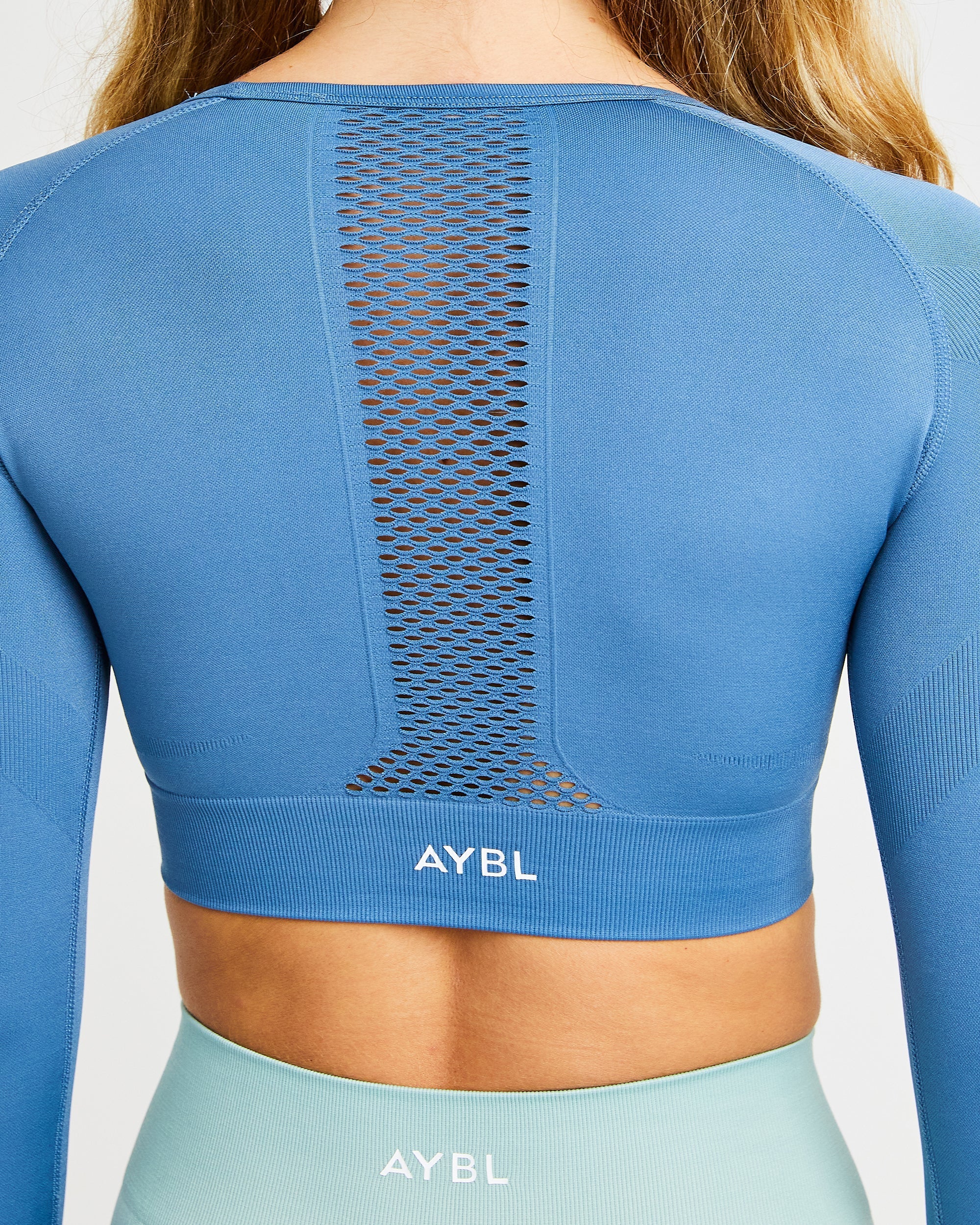 Nahtloses, langärmliges Crop-Top von Reform – Petrolblau