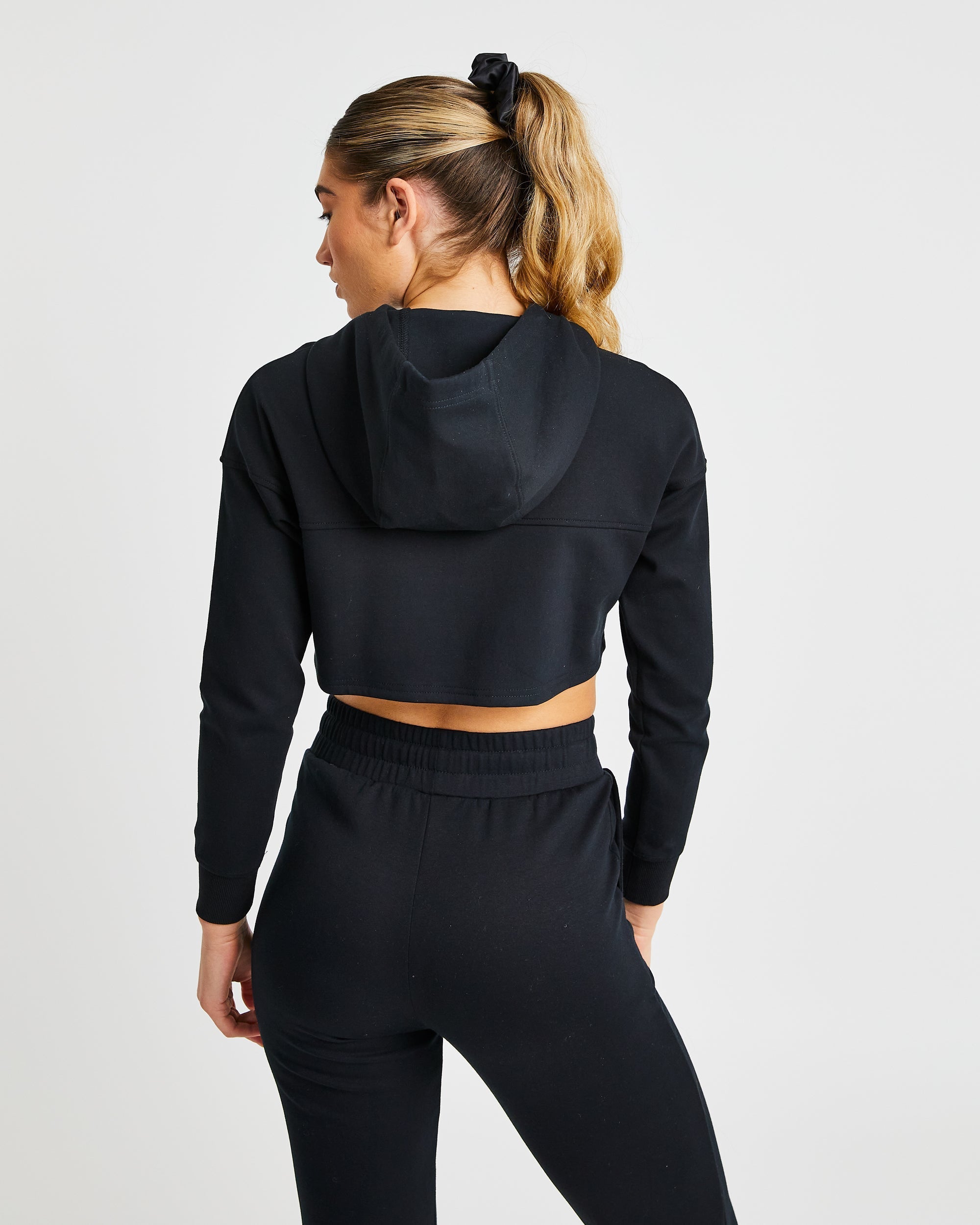 Alltags-Crop-Hoodie mit Ausschnitten – Schwarz